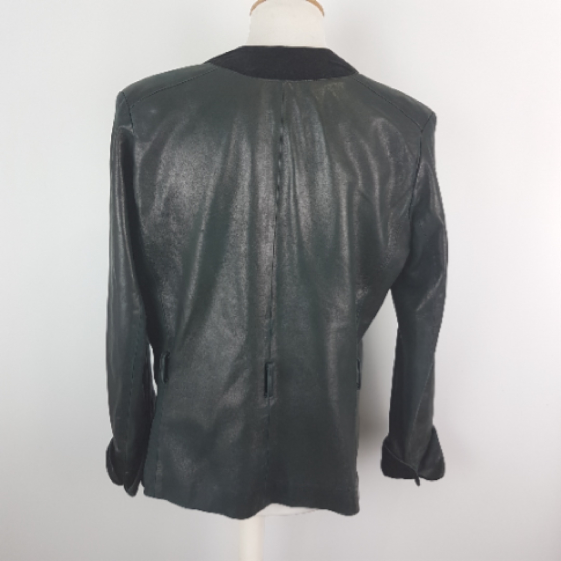 Voir photo 5 de Veste en Cuir - Saint Laurent - 42 Veste en Cuir - Saint Laurent - 42 Bon état - Vue 5 -