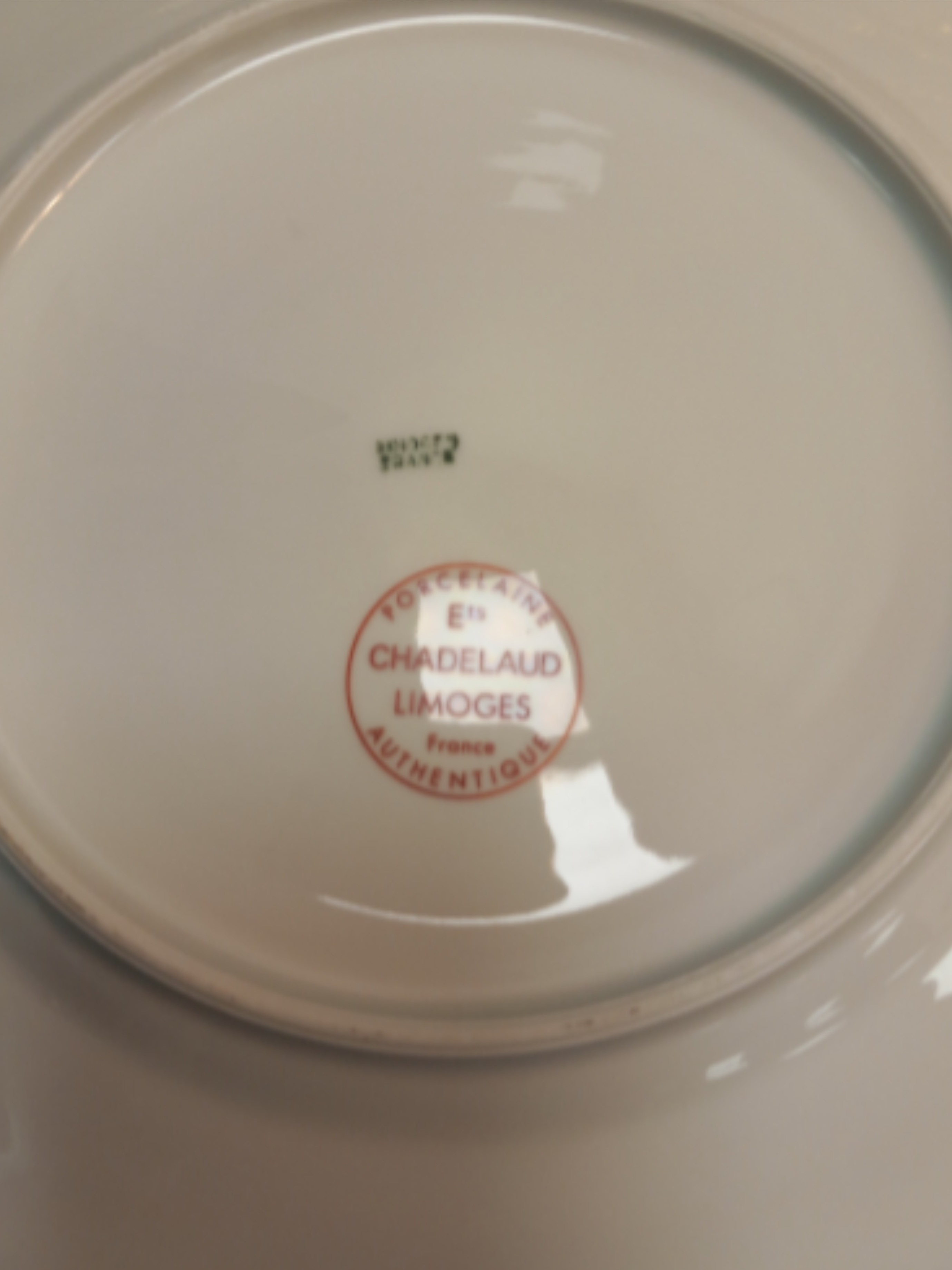 Lot 11 de assiettes et un grand plats en limoge france - Photo 4