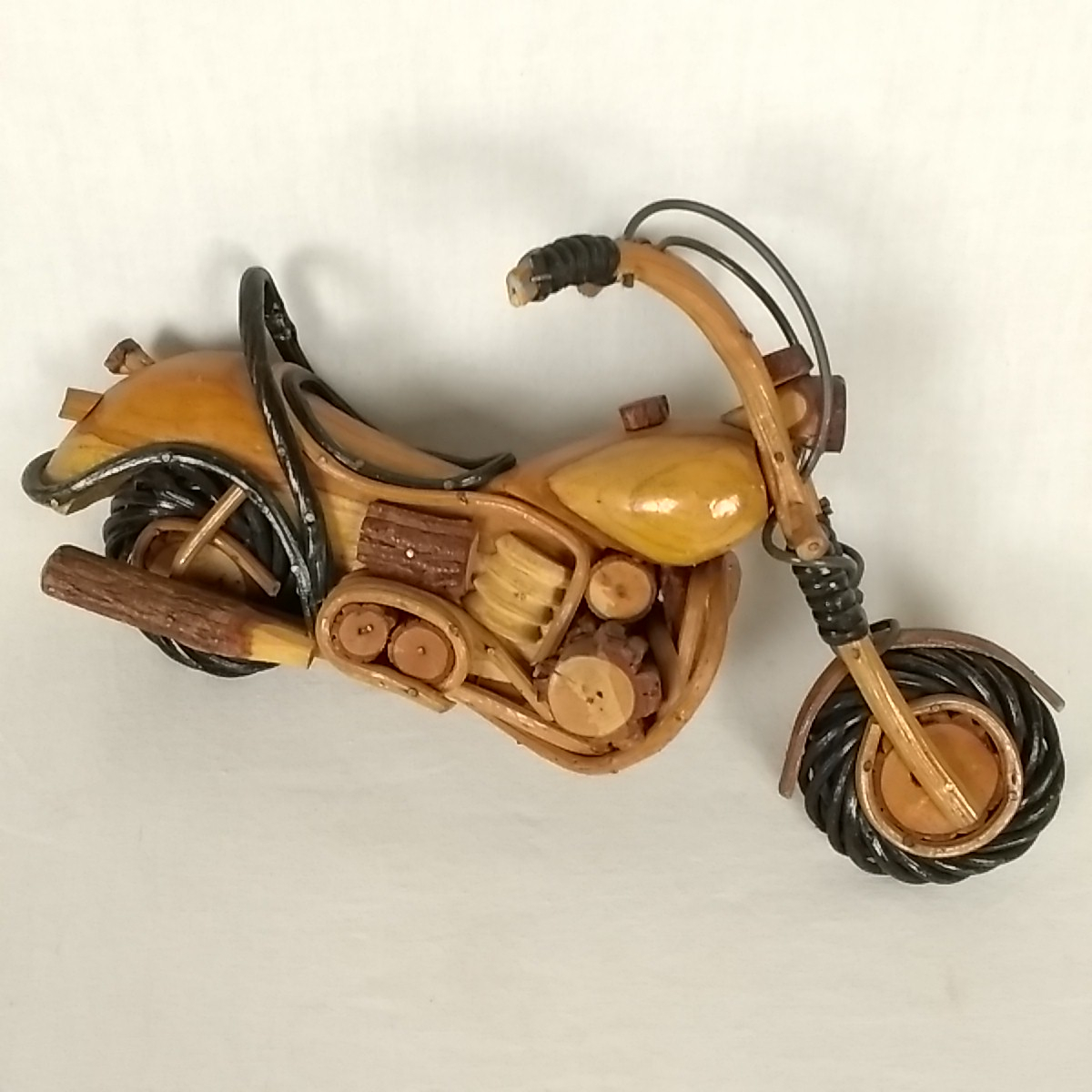 Sculpture / Maquette de moto en bois - Fait à la main  - Photo 1