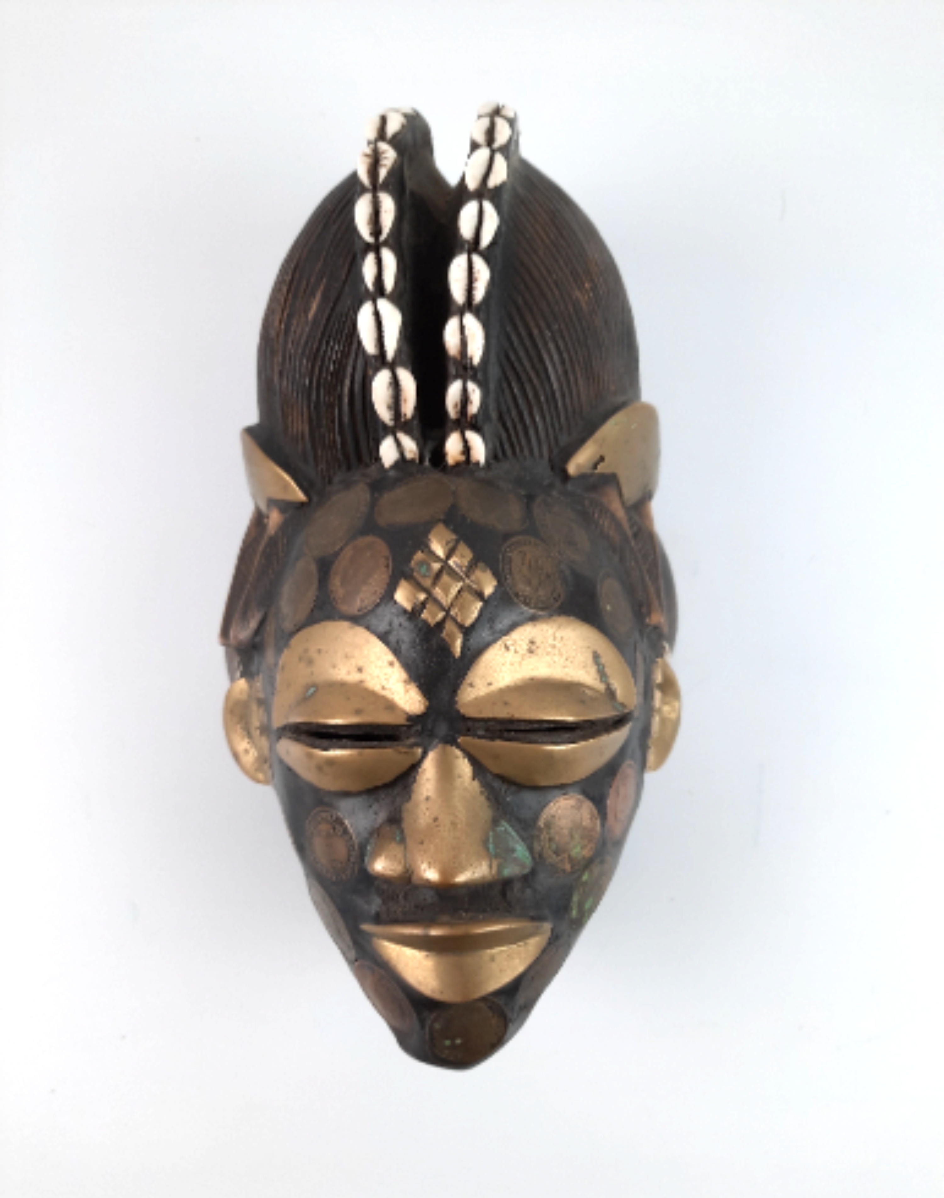 Masque africain en bois avec pièces de monnaie Bon état - Vue 2 - 