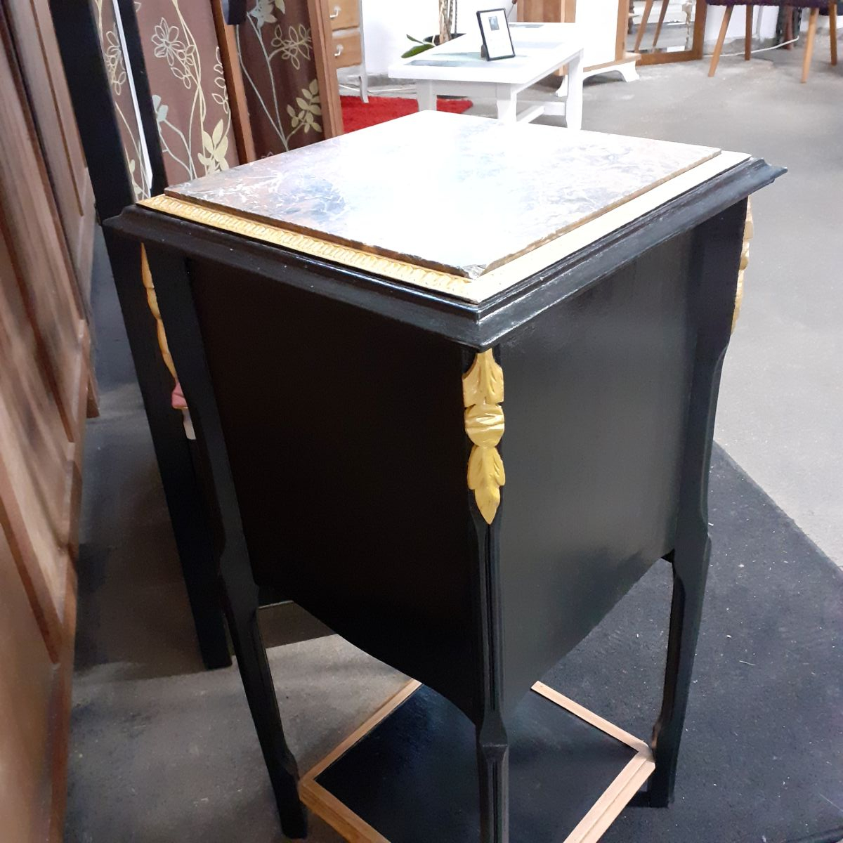 Voir photo 6 de Chevet Rénové dans nos ateliers - Noir, doré et marbre Chevet Rénové dans nos ateliers - Noir, doré et marbre Comme neuf - Vue 6 -
