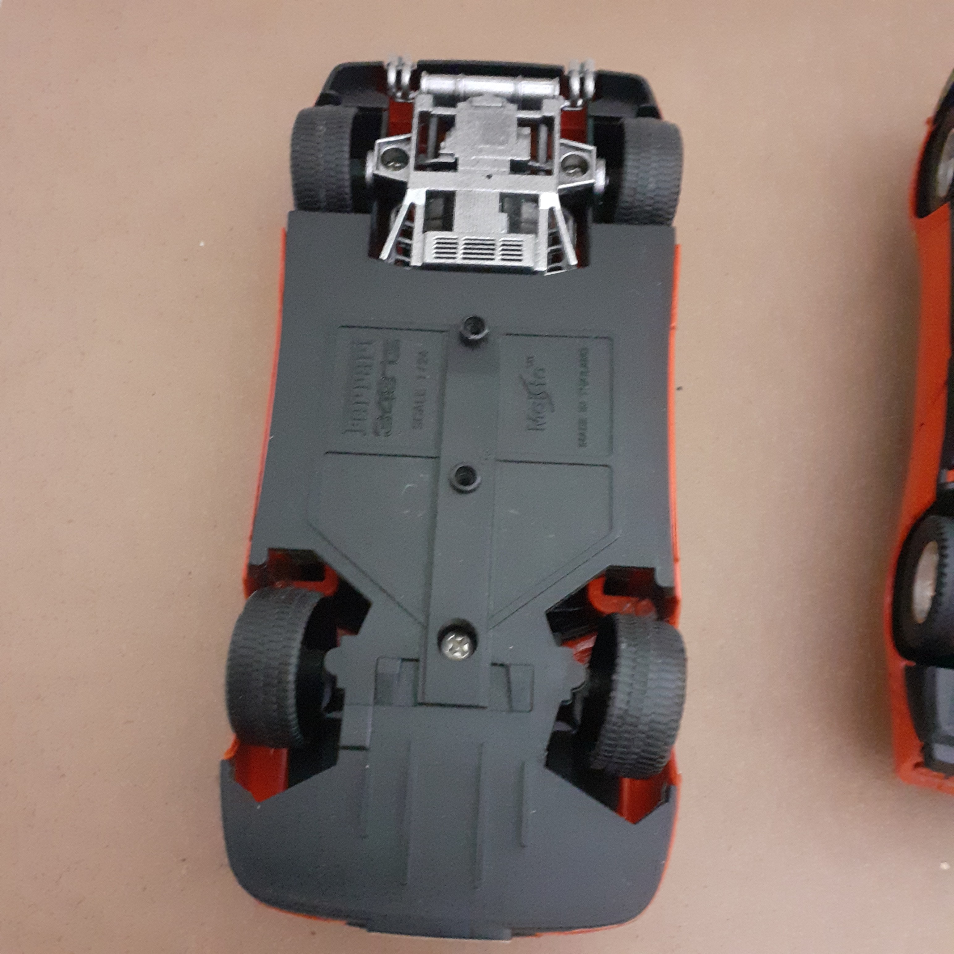 Lot de 2 voitures miniatures (1/24) FERRARI Bon état - Vue 7 - 
