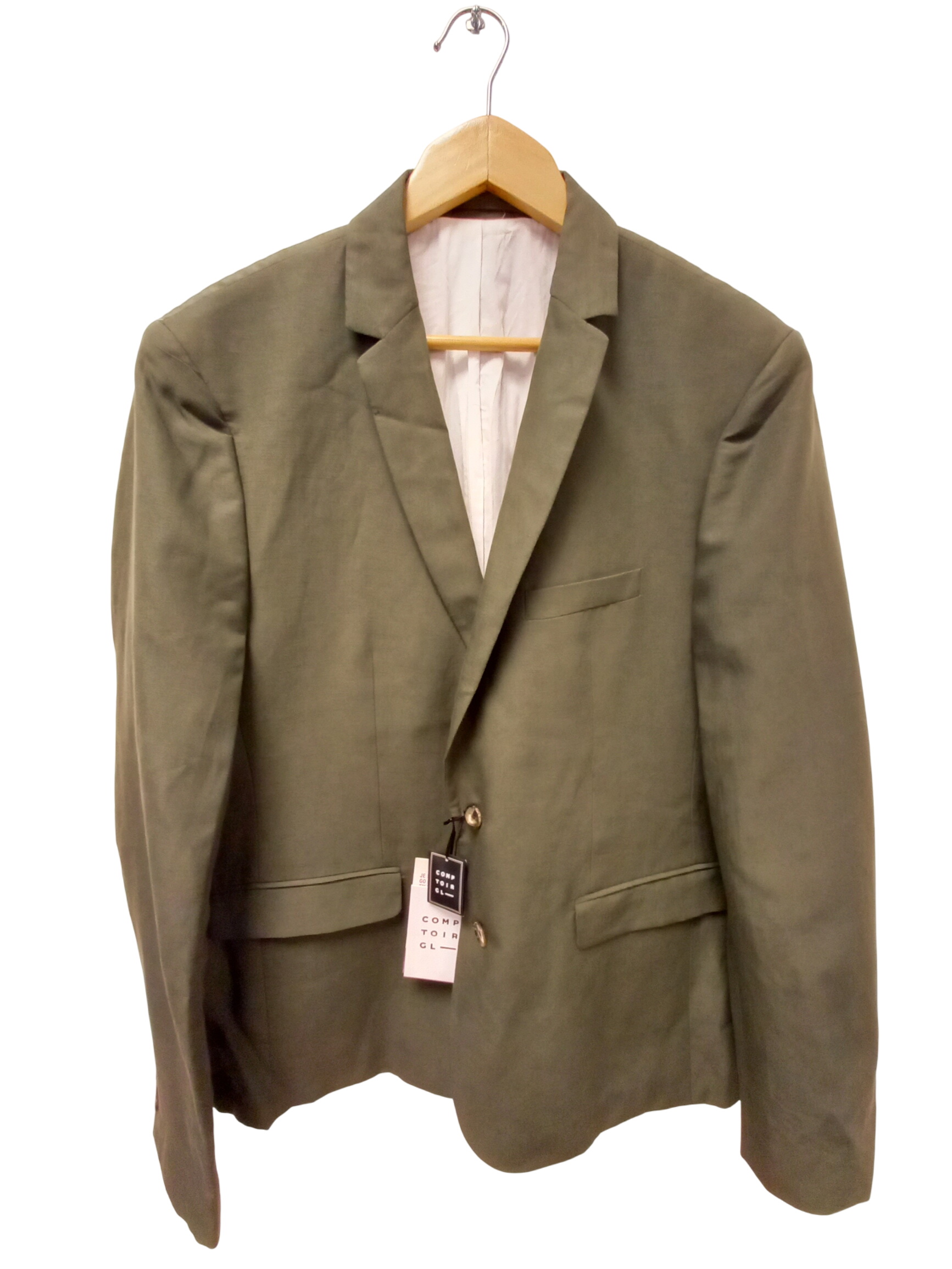 Acheter Costume homme "Comptoir LG" Comme neuf - 85,00 € Costume homme "Comptoir LG" Comme neuf - reconditionné disponible sur Label Emmaüs