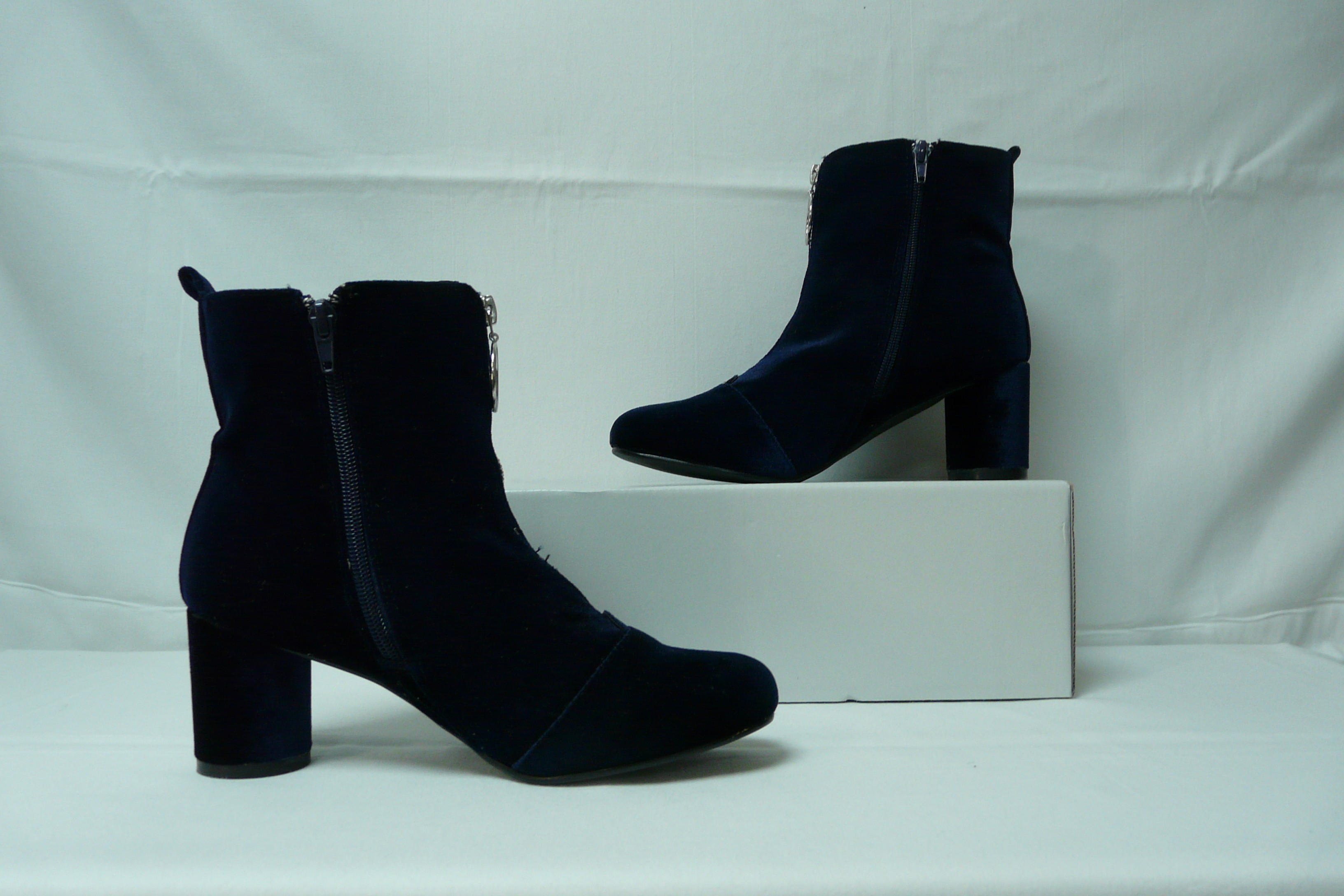 C73 - Bottines en velours - Kiabi - Pointure 38 - Photo 1