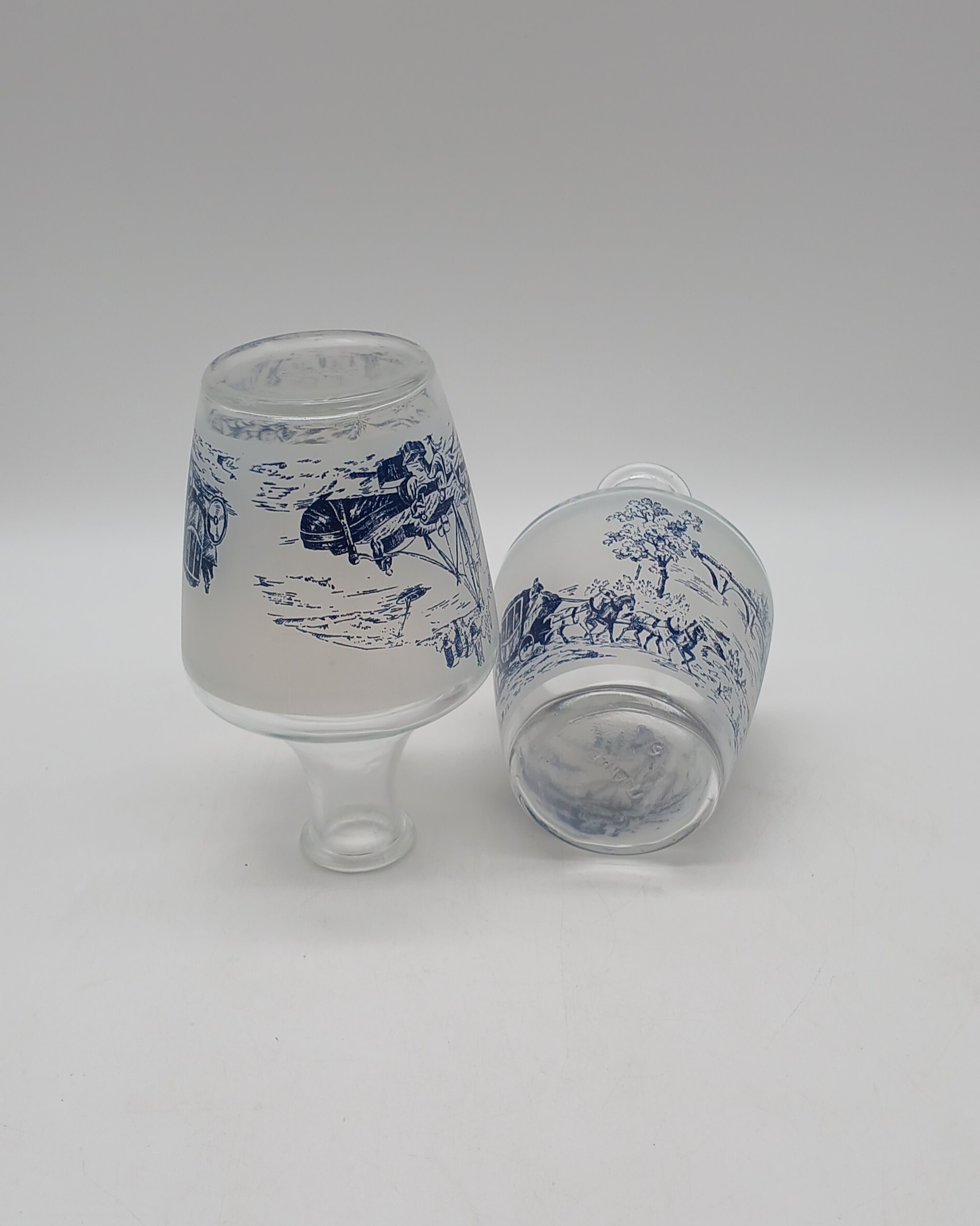 Ensemble de 2 vases soliflore en verre - Années 60 - style romantique - France  - Vue 7 - 