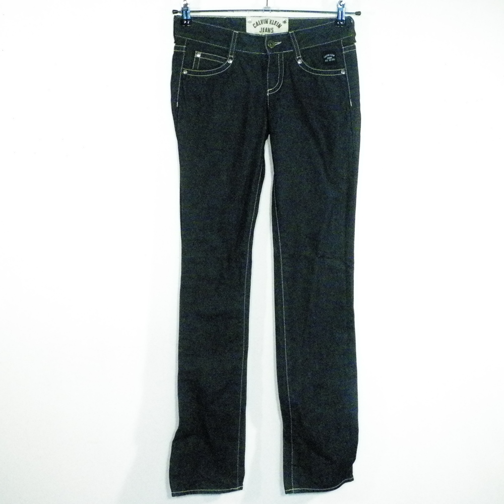 Jean's Femme Noir CALVIN KLEIN Taille Estimée 36. Bon état -  reconditionné disponible sur Label Emmaüs