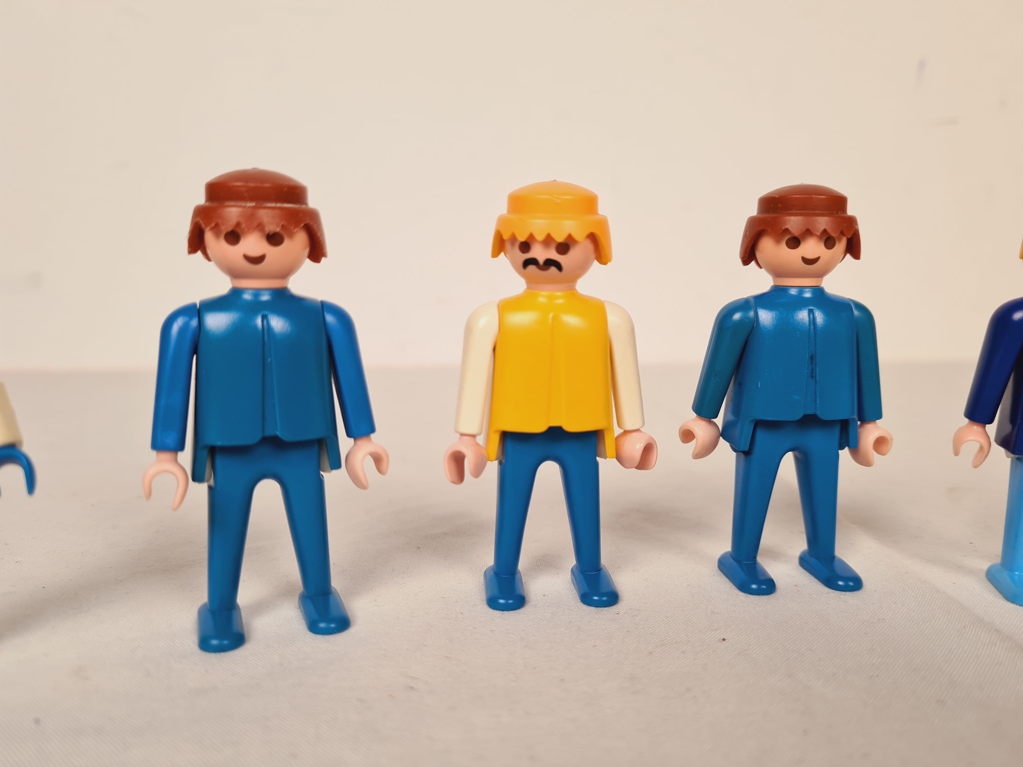 Playmobil sachet 5 figurines - 4 ans + - Bon état - Photo 4