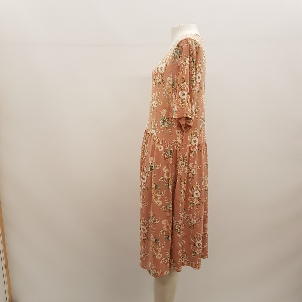 Voir photo 2 de Robe rose à fleurs - RAINBOW - Taille 44/46 Robe rose à fleurs - RAINBOW - Taille 44/46 - Vue 2 -