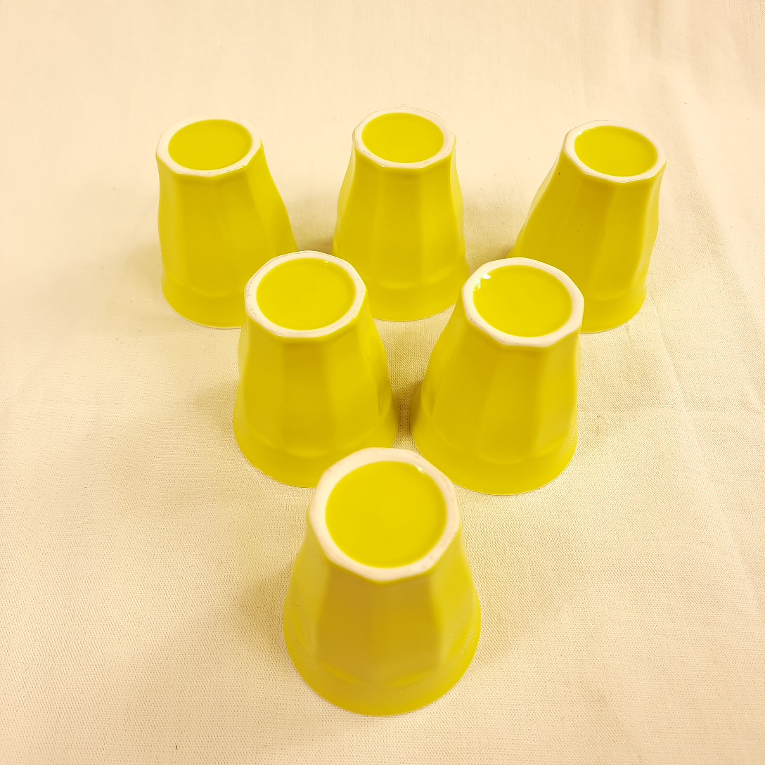 6 mini mugs en céramique vert anis et intérieur blanc Très bon état - Vue 2 - 
