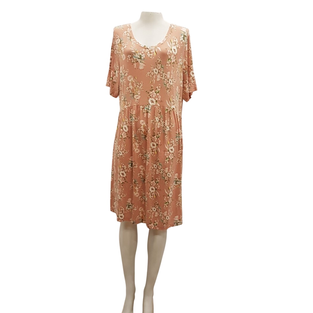 Acheter Robe rose à fleurs - RAINBOW - Taille 44/46 - 11,00 € Robe rose à fleurs - RAINBOW - Taille 44/46 - reconditionné disponible sur Label Emmaüs