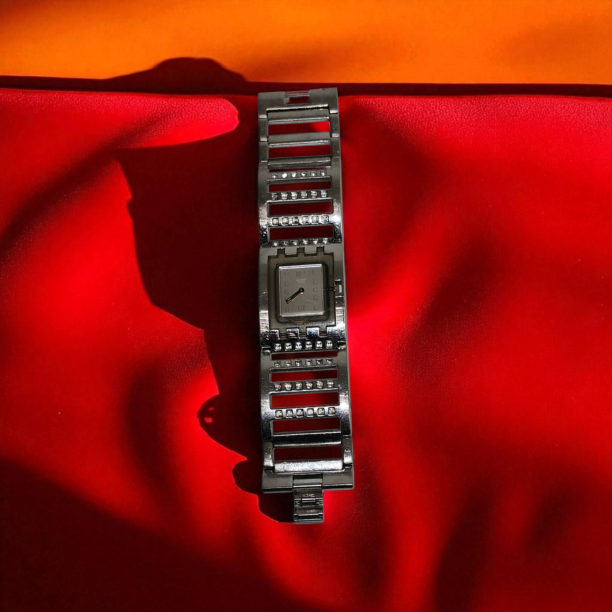 Voir photo 3 de Montre bracelet Swatch Suisse AG 2005 vintage Montre bracelet Swatch Suisse AG 2005 vintage Très bon état - Vue 3 -