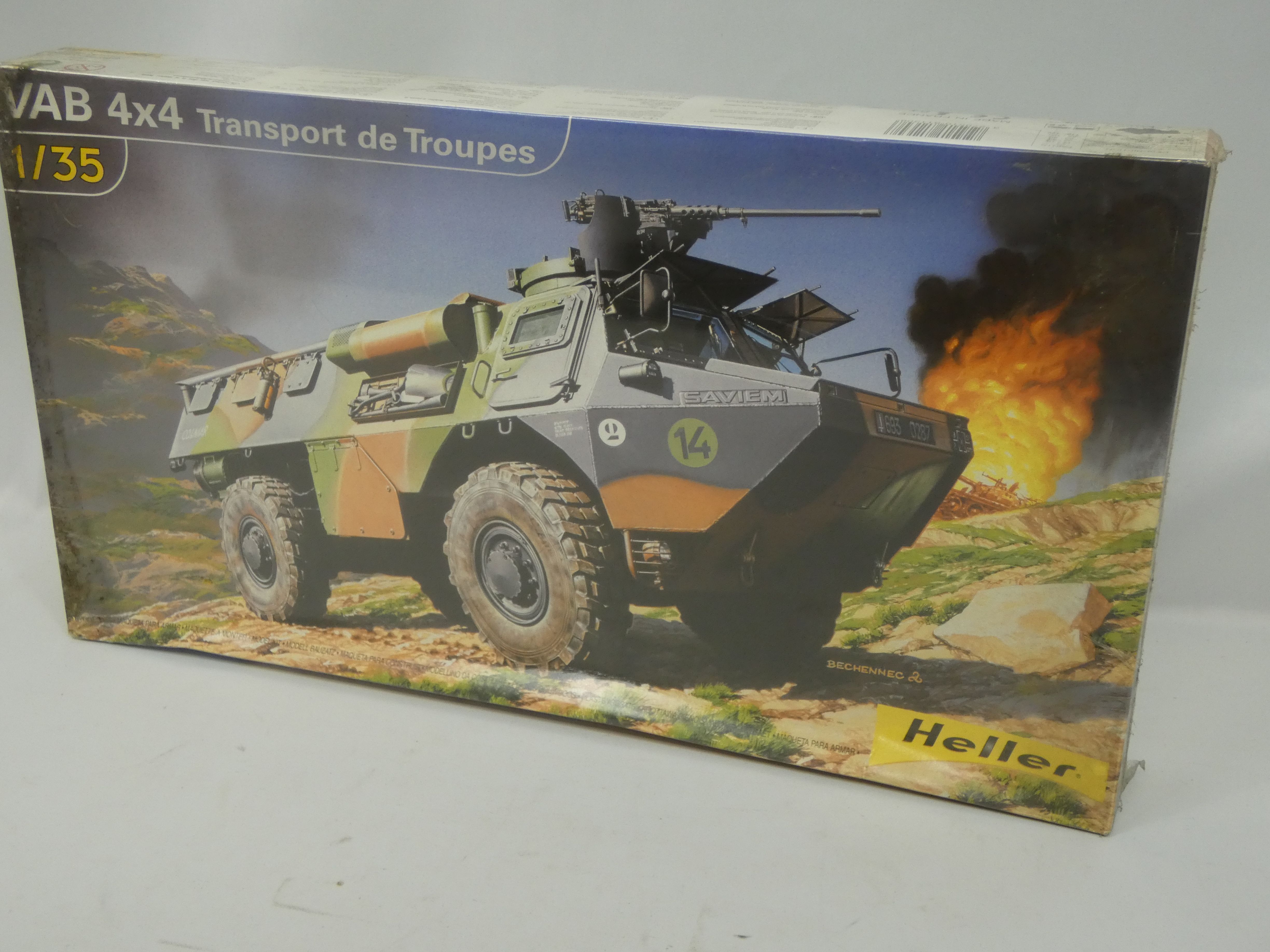 Maquette véhicule militaire : Starter kit : VAB 4x4 Ukraine - Heller - Rue des Maquettes