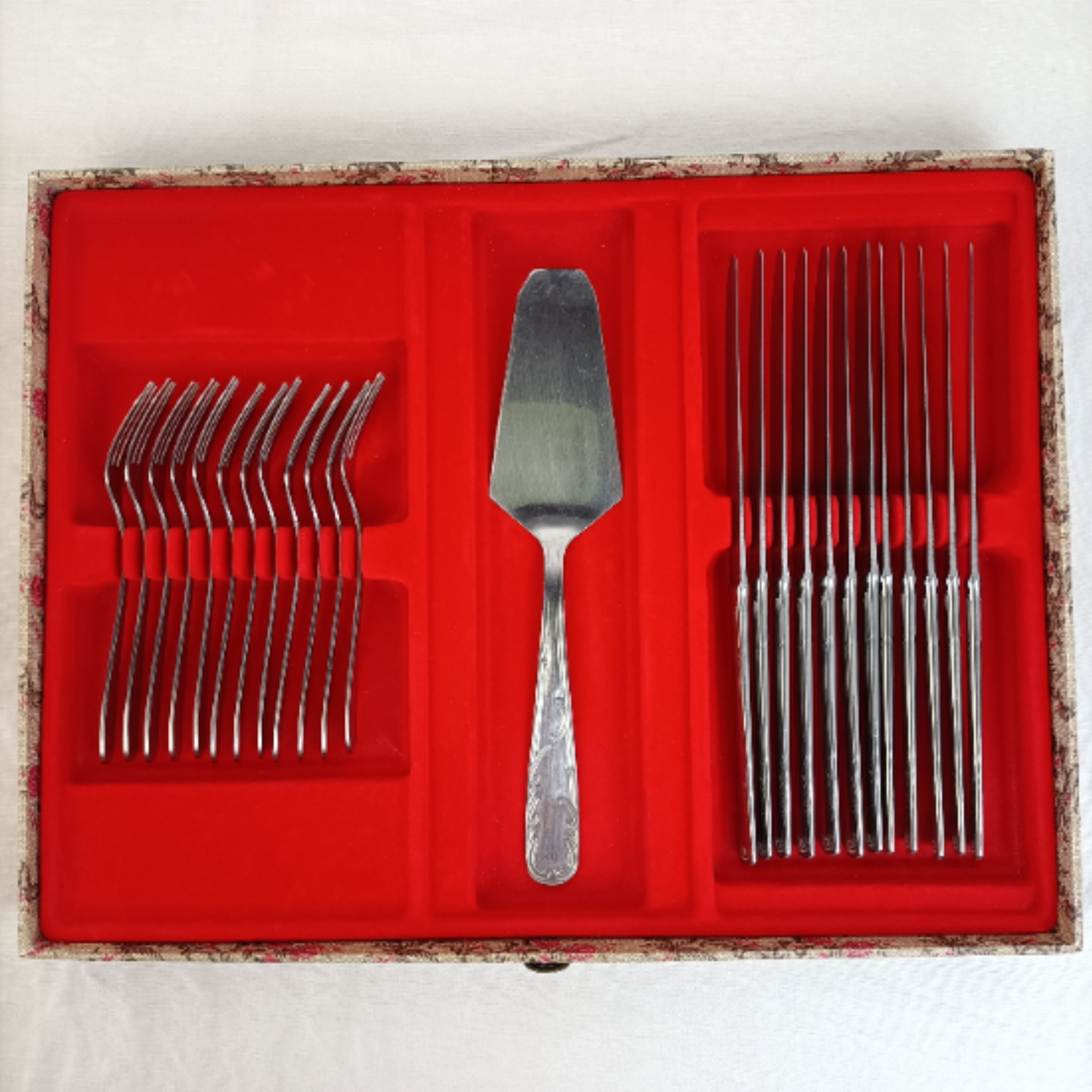 Coffret à ménagère double tiroirs fleuri Vintage + ménagère 62 pièces (inox) - Bon état - Photo 5