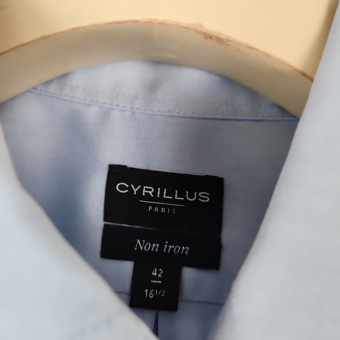 Voir photo 4 de Cyrillus - chemise bleue en coton - Taille 42 mesure carrure poitrine = 62 cm – longueur= 82 cm Cyrillus - chemise bleue en coton - Taille 42 mesure carrure poitrine = 62 cm – longueur= 82 cm - Vue 4 -
