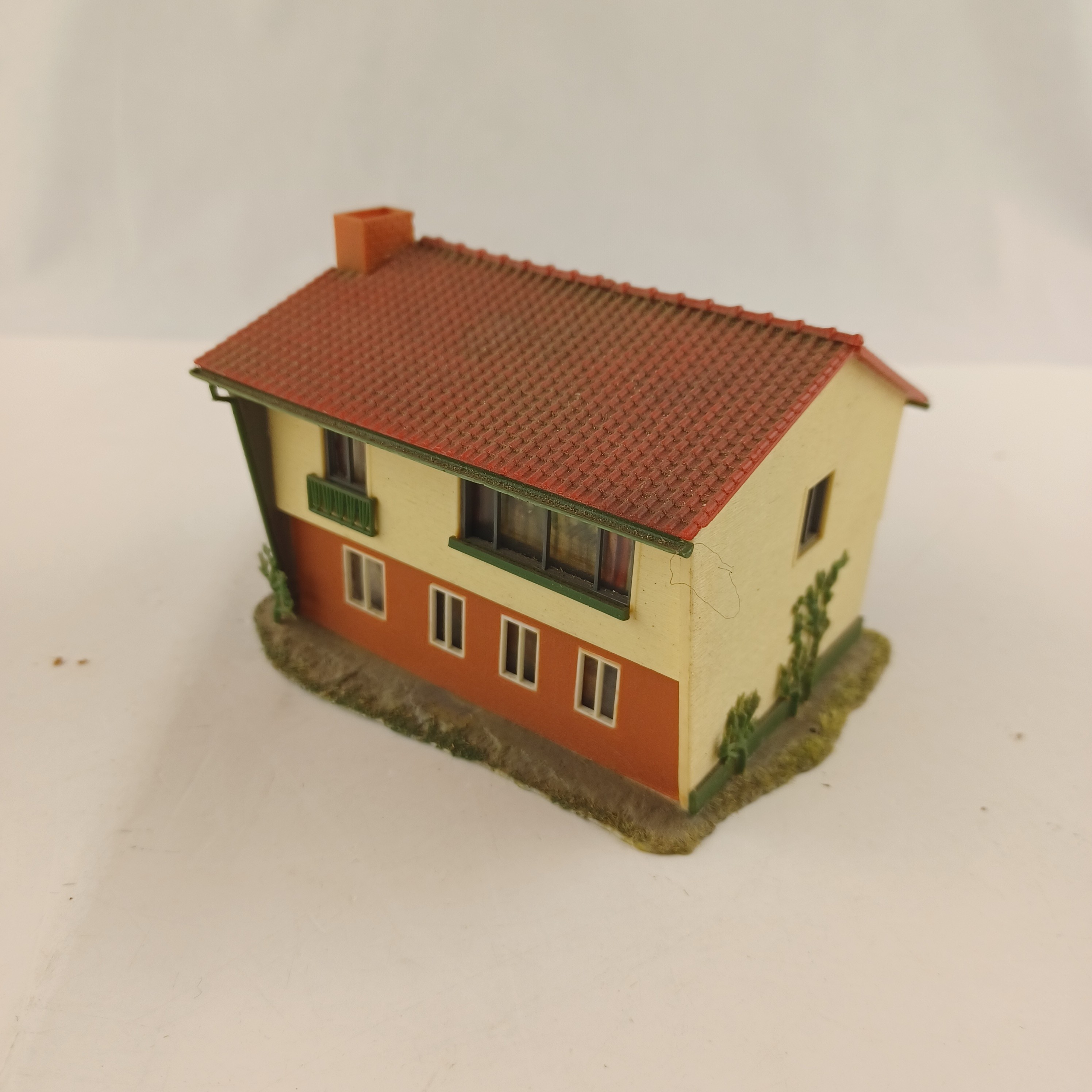 Maquette de modélisme d'une maison à cheminée de 10x9x8 cm Très bon état - Vue 2 - 