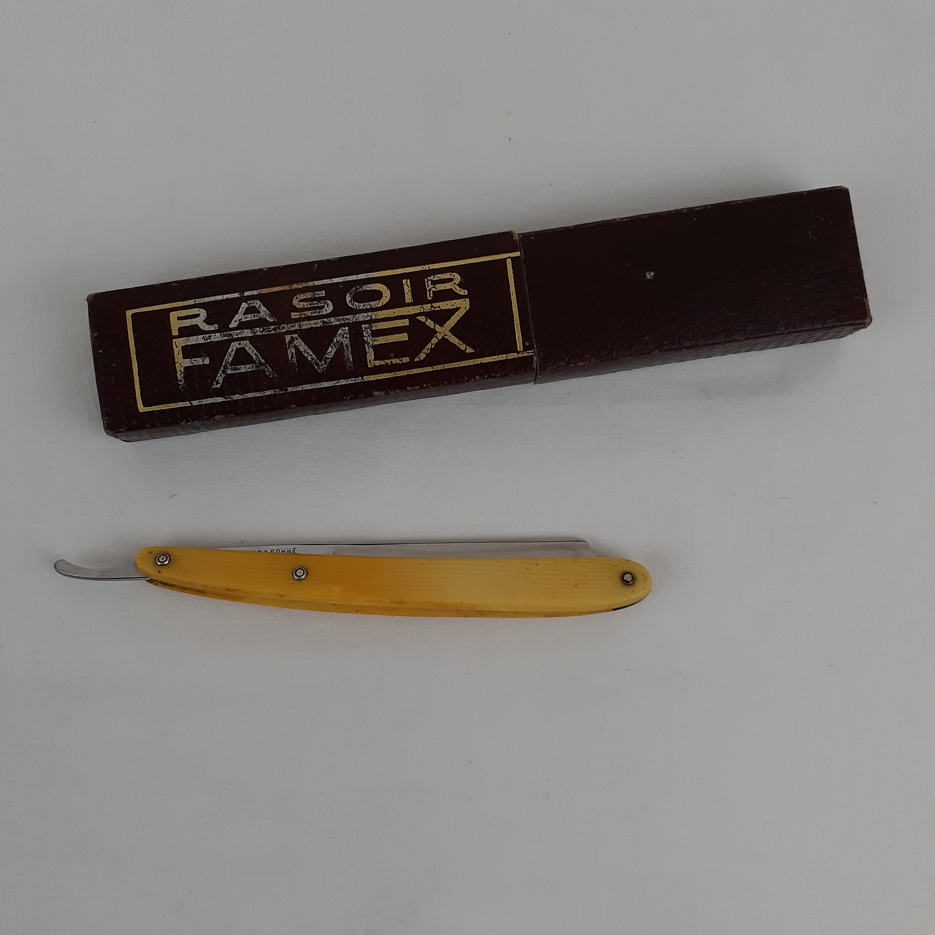 Acheter Rasoir droit - coupe-choux - Biedermeier - style vintage - 15,00 € Rasoir droit - coupe-choux - Biedermeier - style vintage - reconditionné disponible sur Label Emmaüs