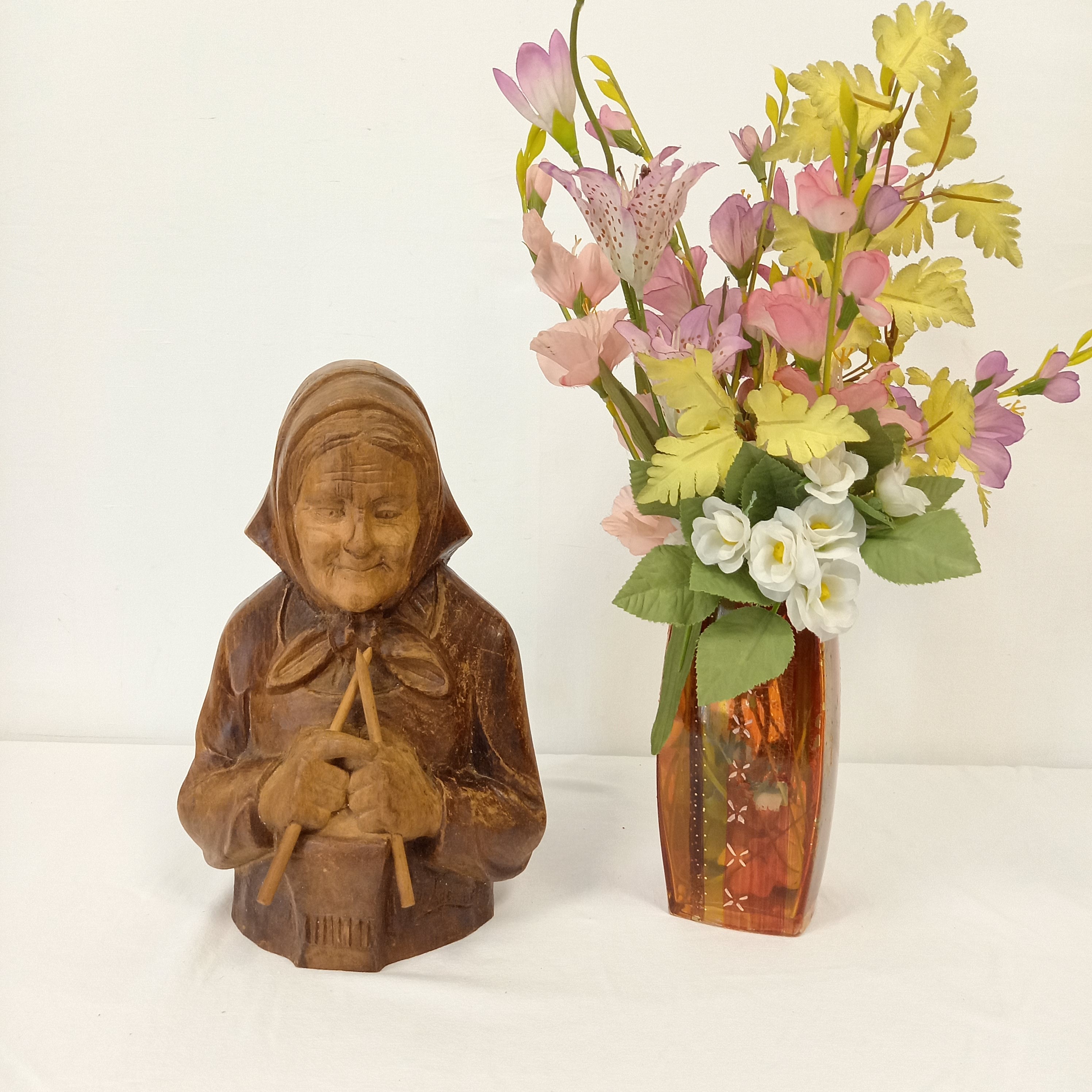 Sculpture de femme âgée en bois signé JC LARDEUX  - Photo 1