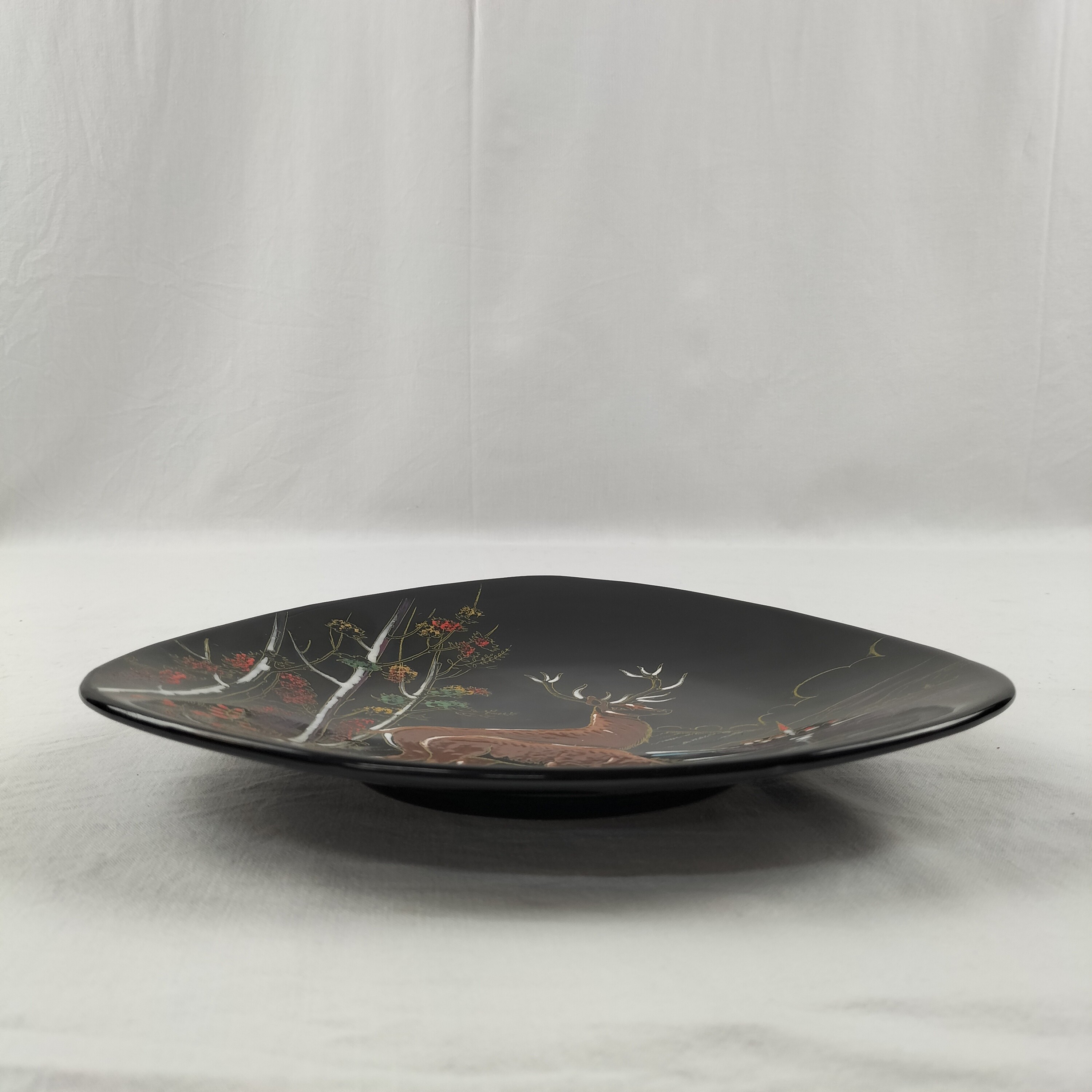 Assiette décorative noire en céramique 