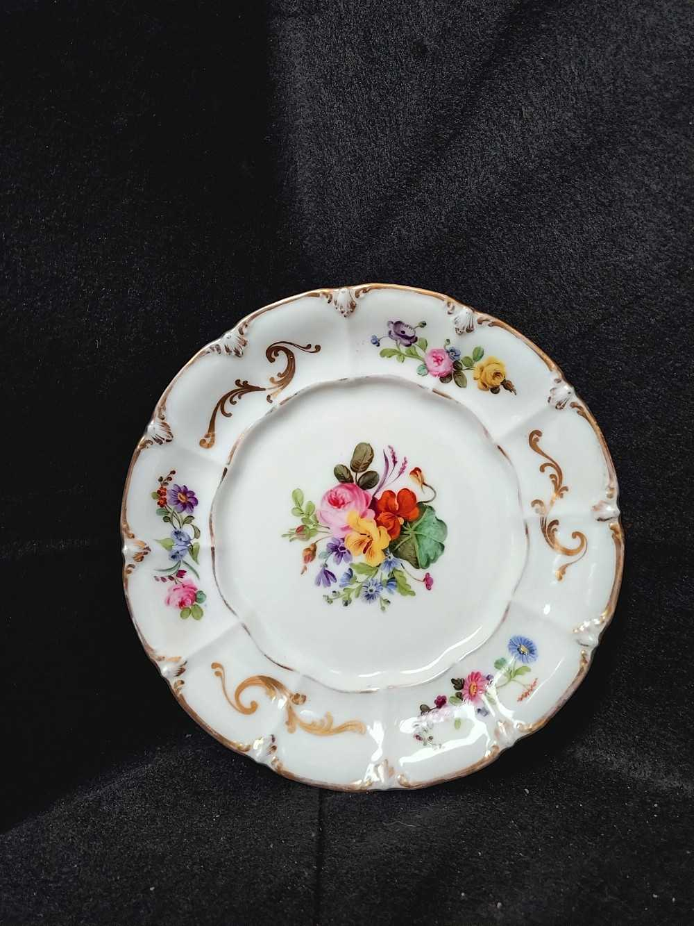 Théière et assiette plate en porcelaine de Limoges à décor floral. - Photo 12