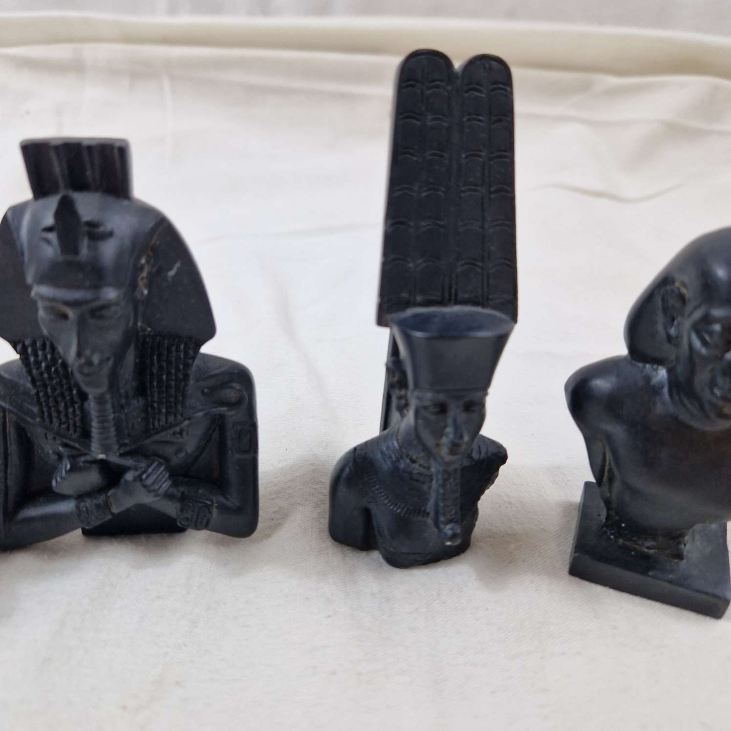 Petit lot de statuettes égyptiennes en résine - Photo 3