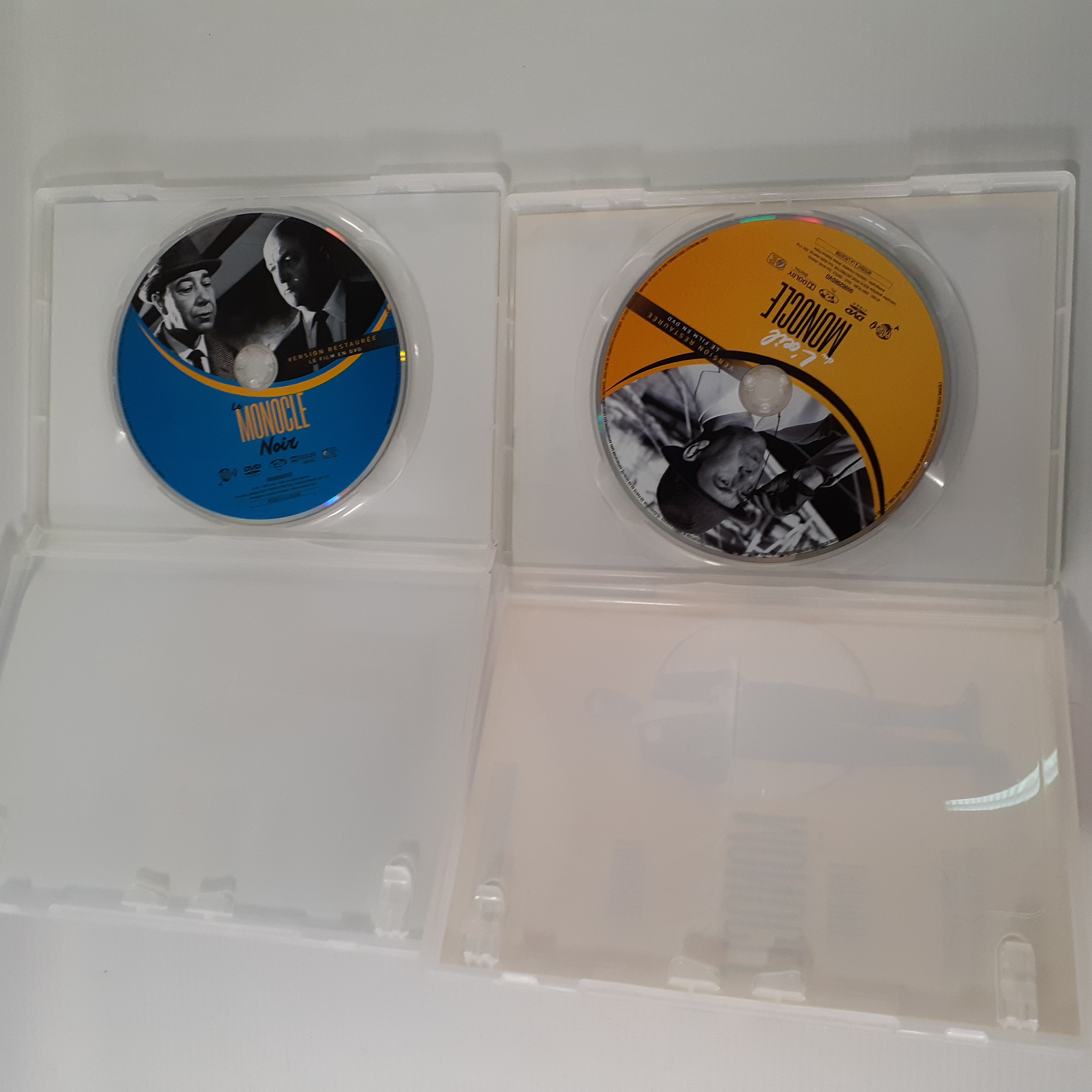 Voir photo 6 de Lot de 2 DVD Le Monocle noir + L'Œil du Monocle – Paul Meurisse - Georges Lautner Lot de 2 DVD Le Monocle noir + L'Œil du Monocle – Paul Meurisse - Georges Lautner Très bon état - Vue 6 -