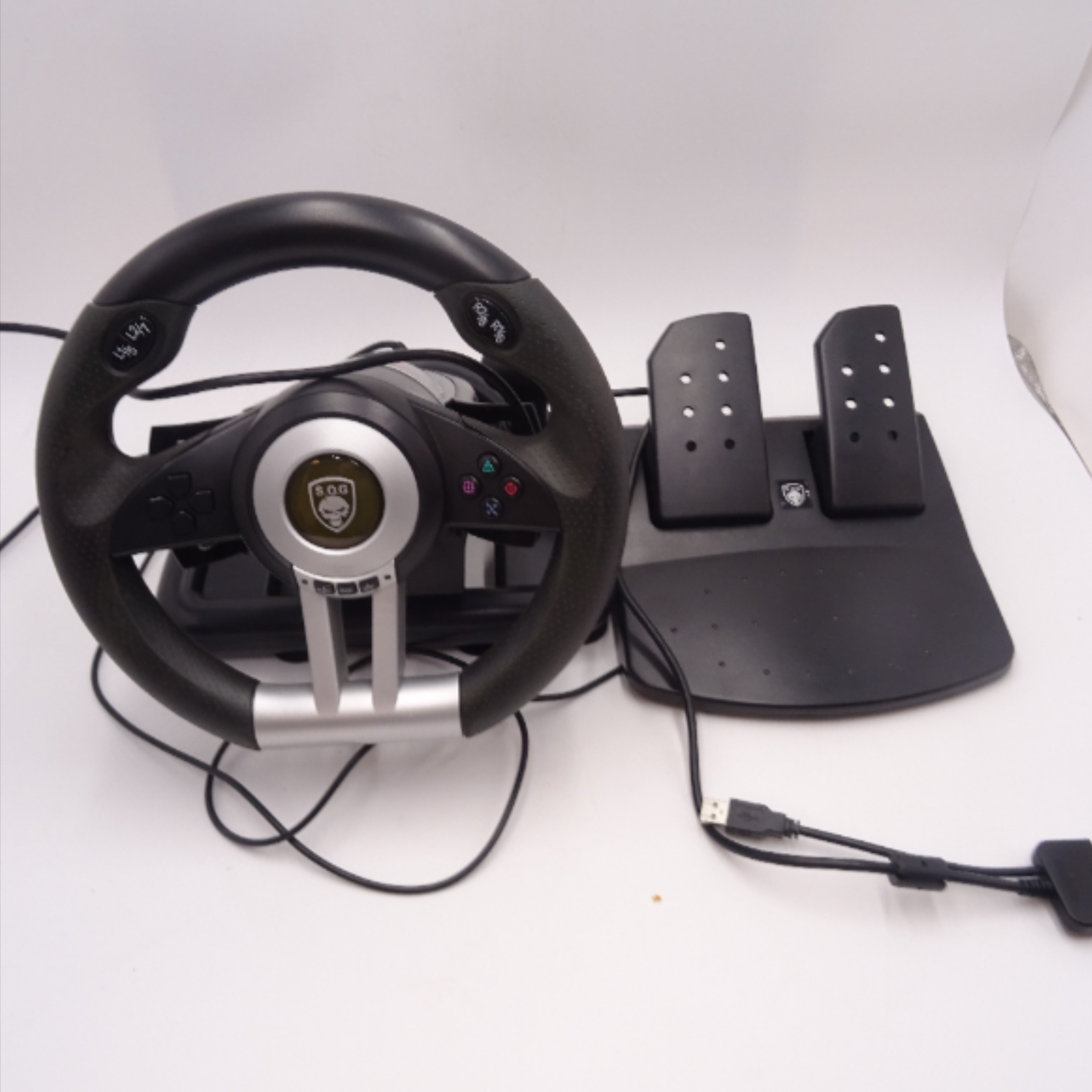 Voir photo 2 de Volant " RACE PRO WHEEL " de SPIRIT OF GAMER ( ps2, ps3, pc) Volant " RACE PRO WHEEL " de SPIRIT OF GAMER ( ps2, ps3, pc) Bon état - Vue 2 -