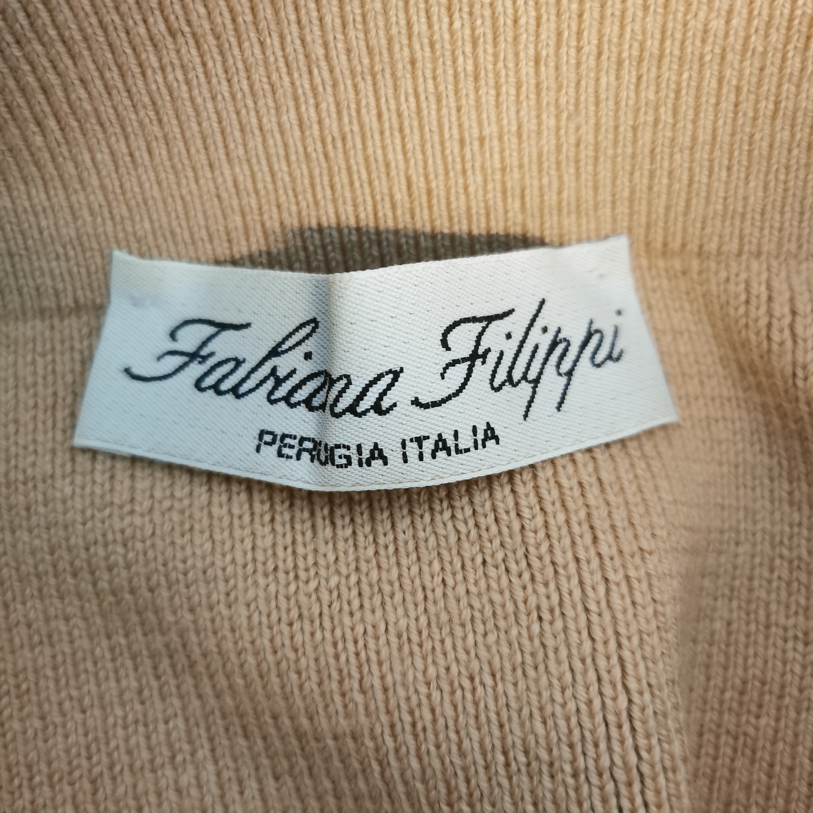 Voir photo 5 de Cape longue dorée Fabiana Filippi en soie - Taille unique Cape longue dorée Fabiana Filippi en soie - Taille unique Comme neuf - Vue 5 -