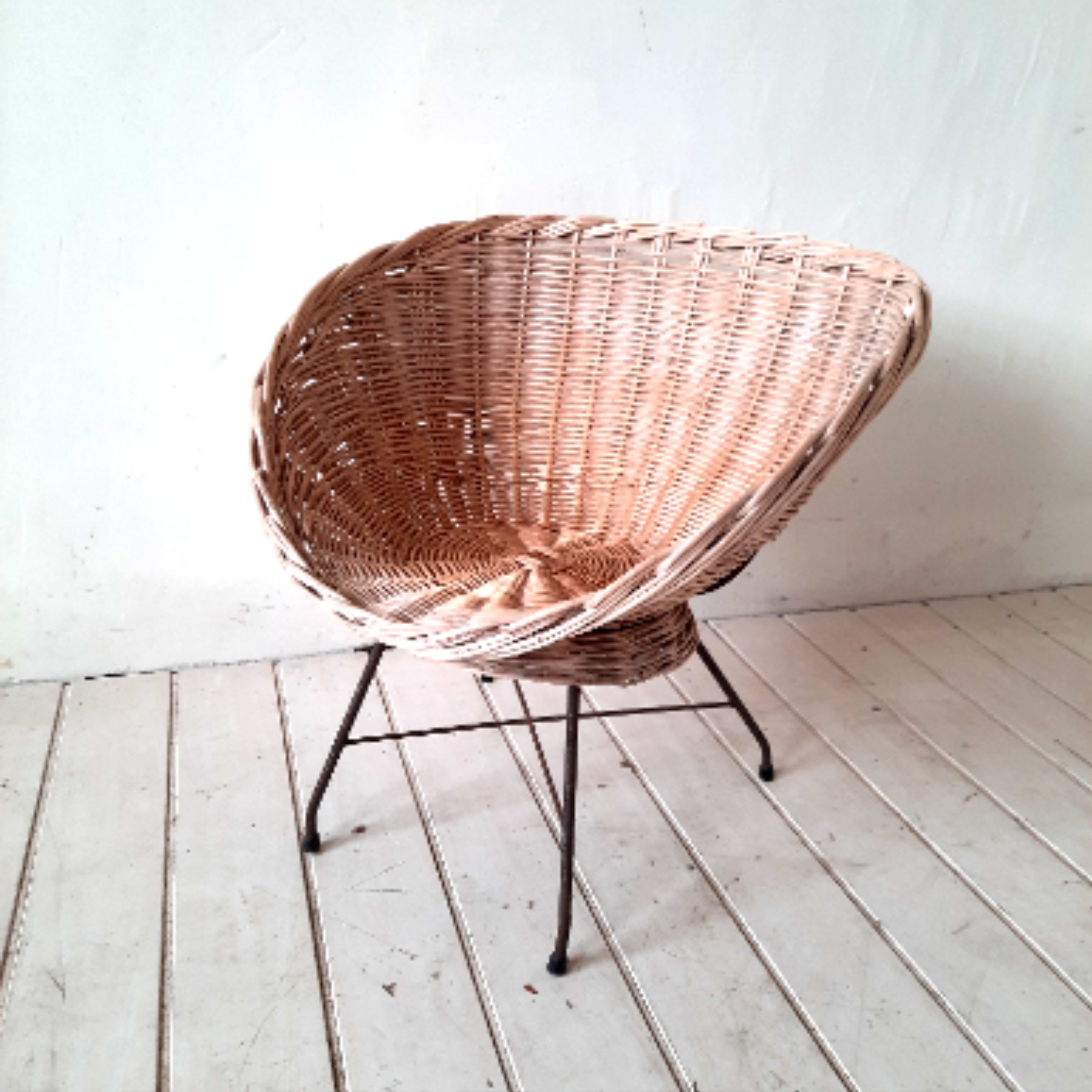 Fauteuil corbeille en rotin vintage 50-60s - Photo 4