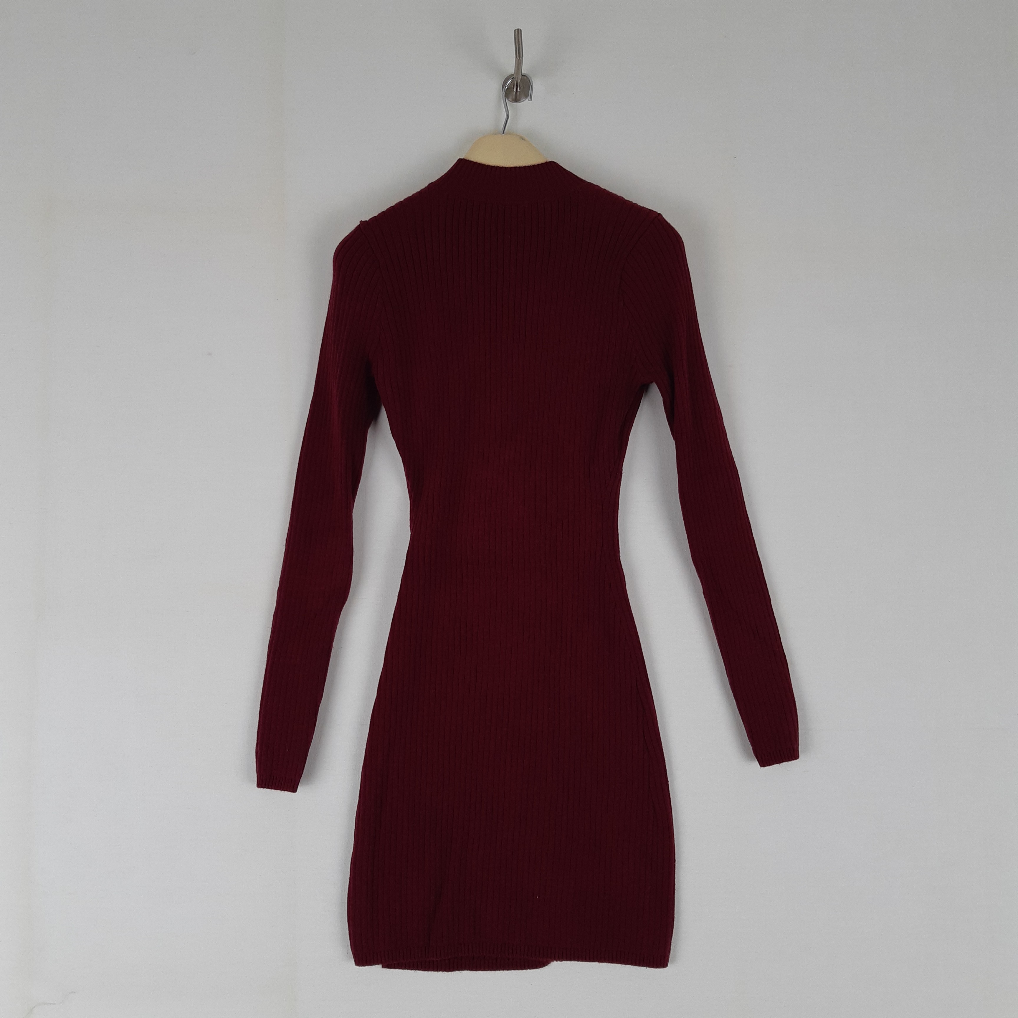 Voir photo 4 de Hollister - Robe pull bordeaux maille côtelée - Taille M mesures Carrure=32 Poitrine= 36 cm Hanches= 26 cm Bassin= 28 Hollister - Robe pull bordeaux maille côtelée - Taille M mesures Carrure=32 Poitrine= 36 cm Hanches= 26 cm Bassin= 28 Très bon état - Vue 4 -