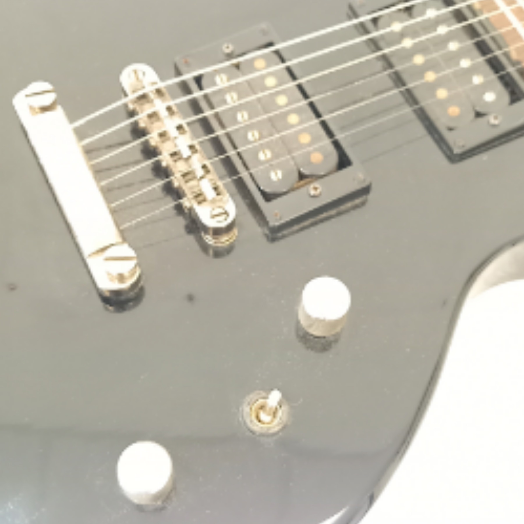 Voir photo 6 de Guitare électrique LTD - EC -10. Guitare électrique LTD - EC -10. Bon état - Vue 6 -