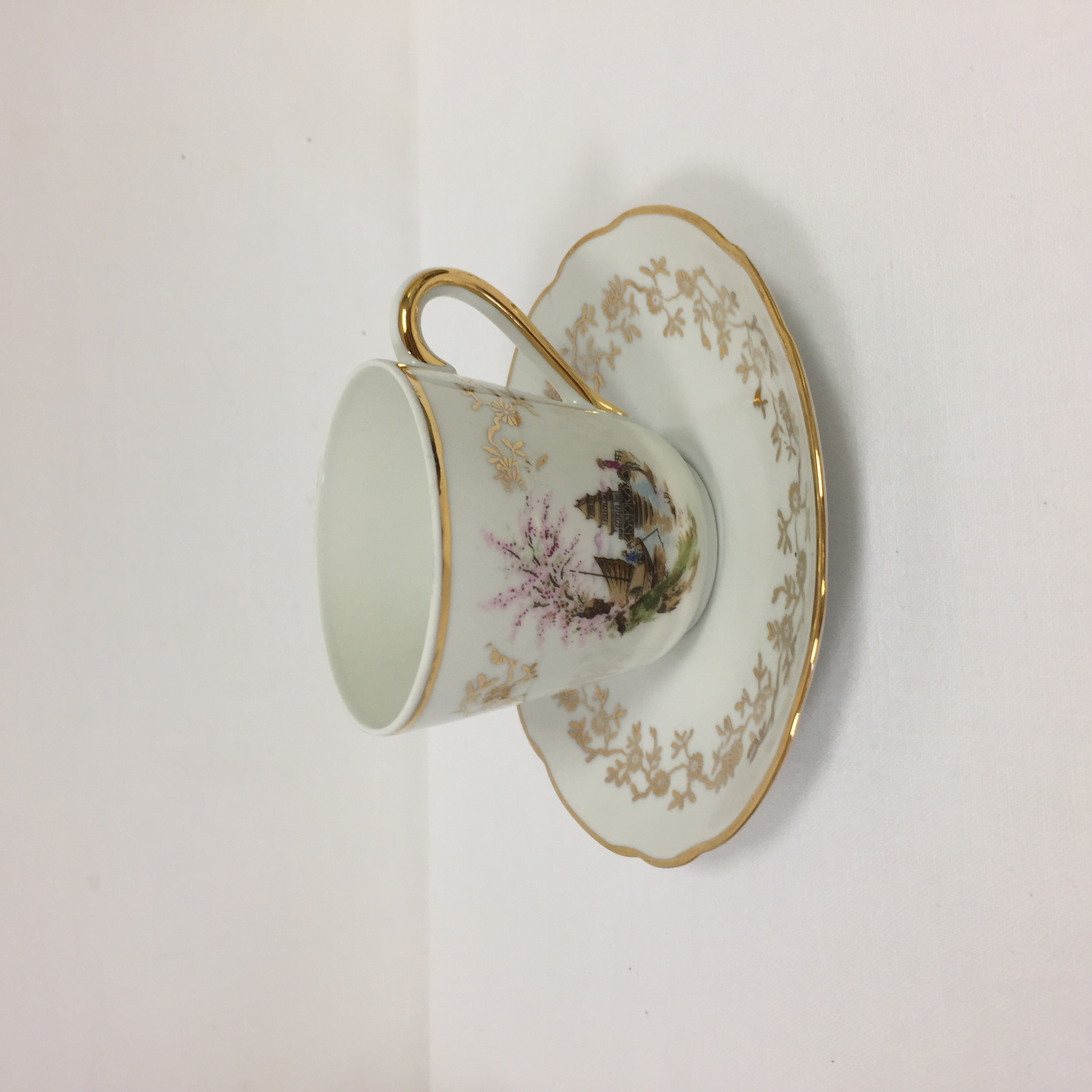 Superbe Kit Vaisselle En Porcelaine Fine Avec Bord Doré, élégant Et Intemporel