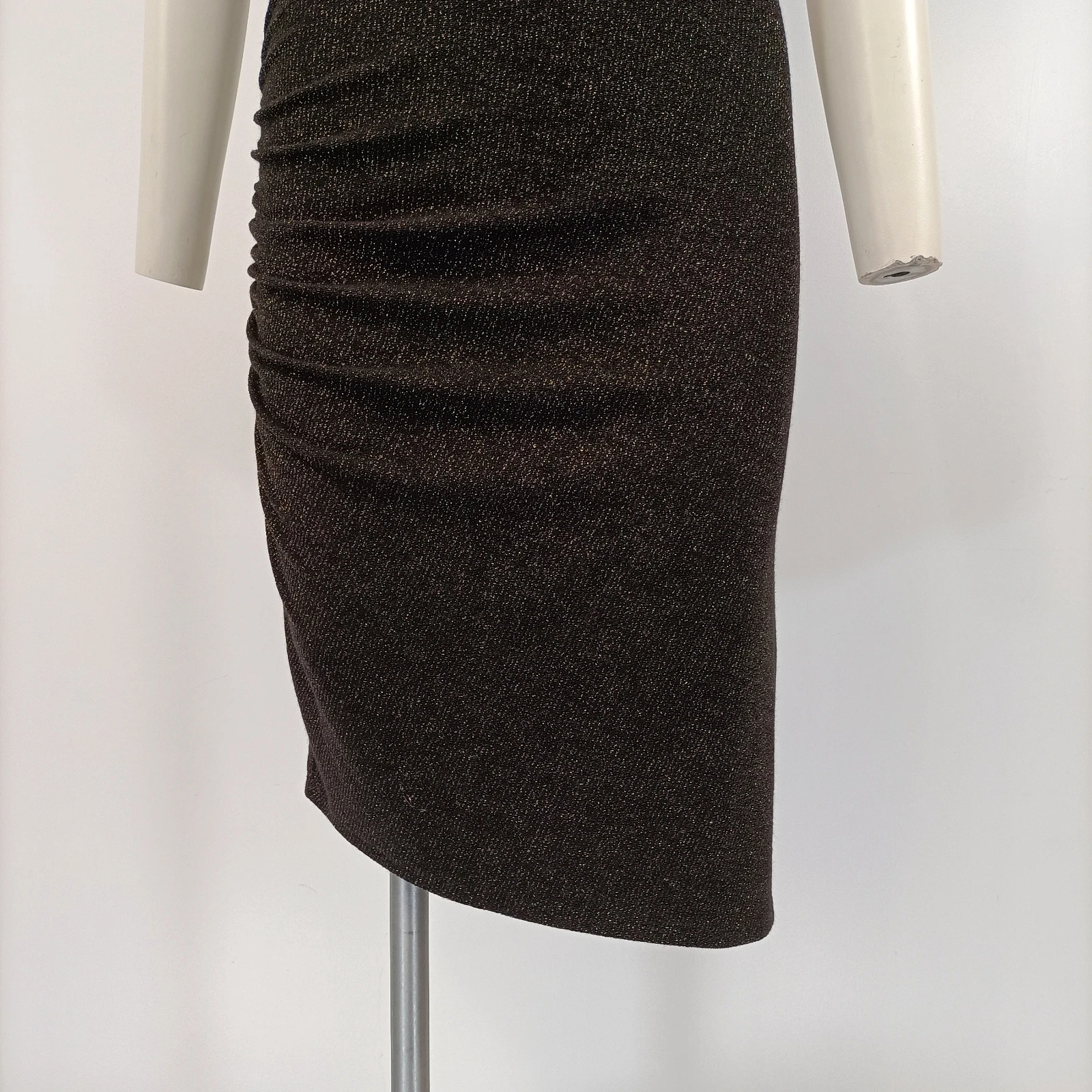 Robe moulante de soirée noire brillante à paillette col V - CMT Atelier M Très bon état - Vue 9 - 