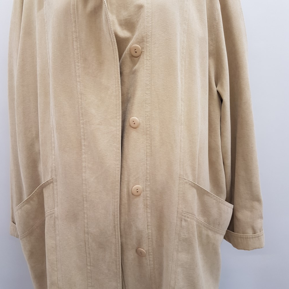 Voir photo 4 de Veste beige clair imitation daim - WEILL - taille 46 Veste beige clair imitation daim - WEILL - taille 46 Très bon état - Vue 4 -
