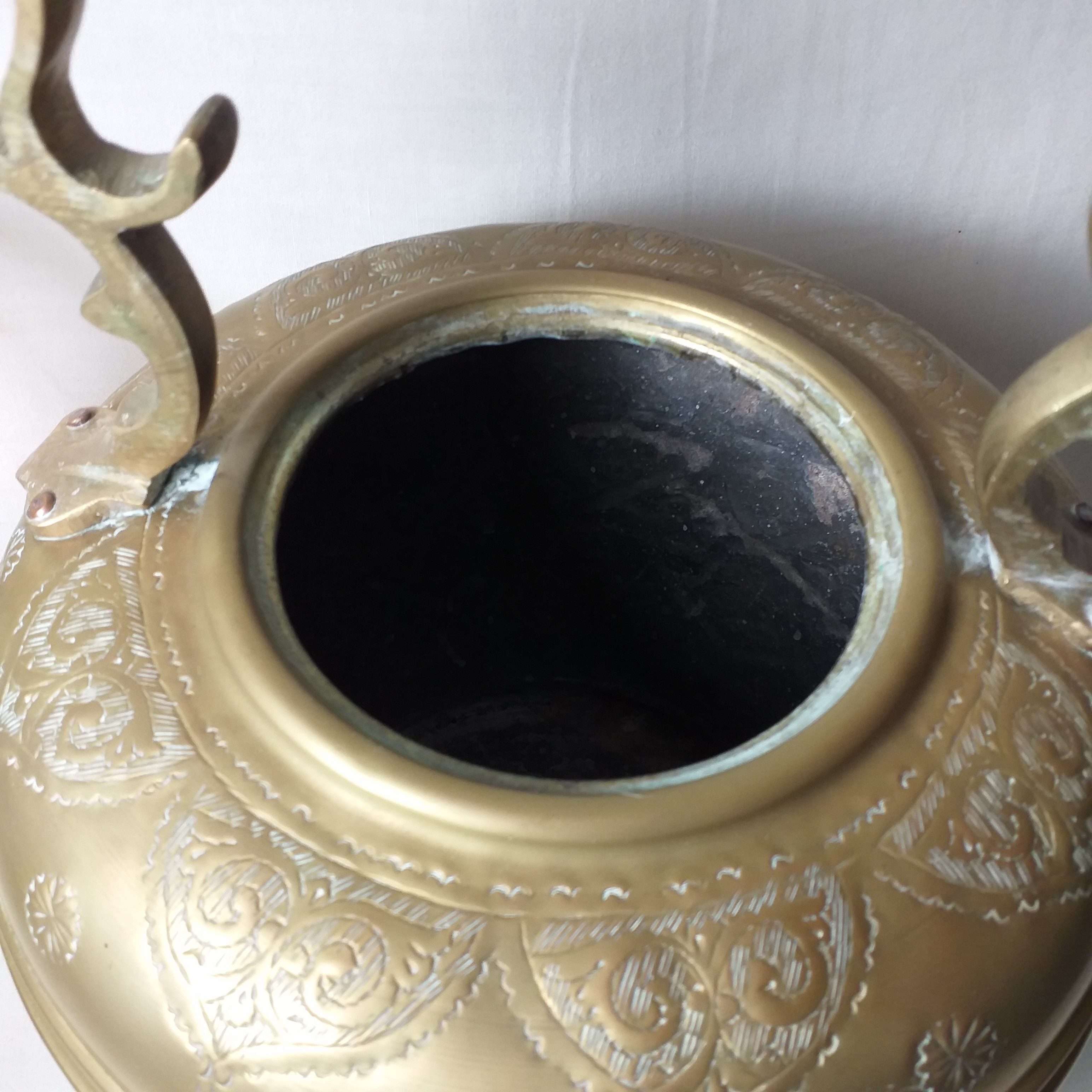 Ancienne grande bouilloire marocaine ciselée - Photo 4