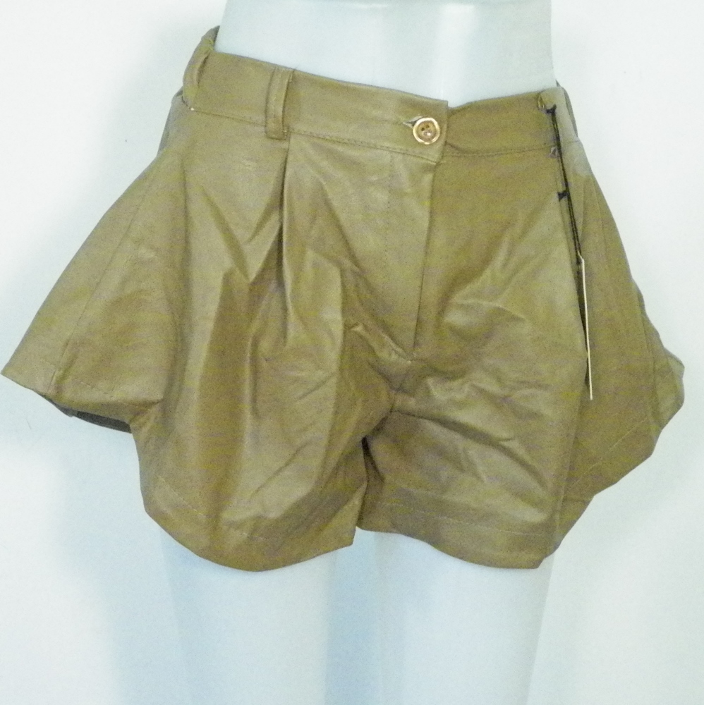 Short Femme Camel T S. Comme neuf -  reconditionné disponible sur Label Emmaüs