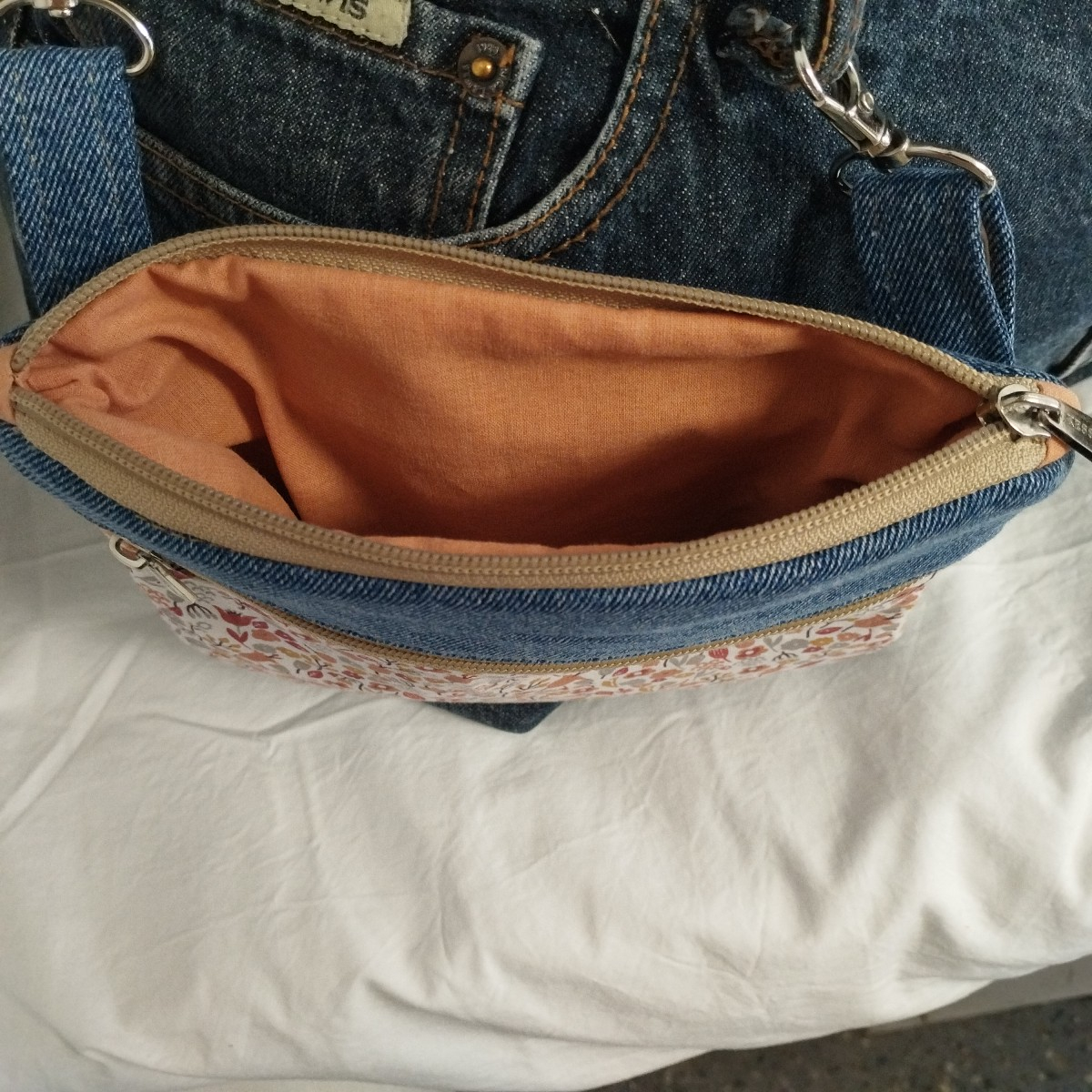 Voir photo 3 de Pochette à taille mains libres en tissu recyclé Pochette à taille mains libres en tissu recyclé Comme neuf - Vue 3 -