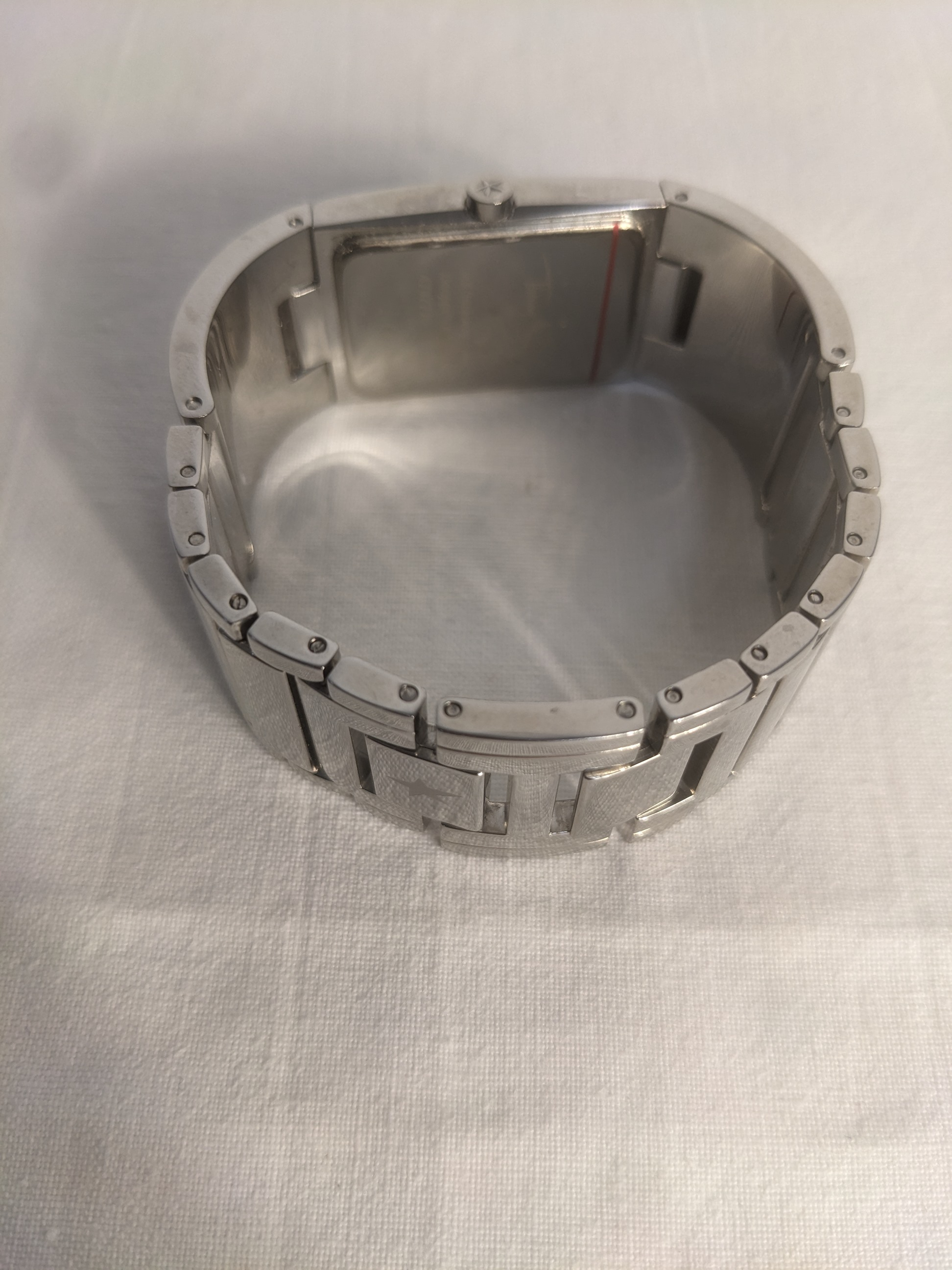 Voir photo 2 de Montre Thierry Mugler Quartz analogique bracelet acier inoxydable Montre Thierry Mugler Quartz analogique bracelet acier inoxydable Bon état - Vue 2 -