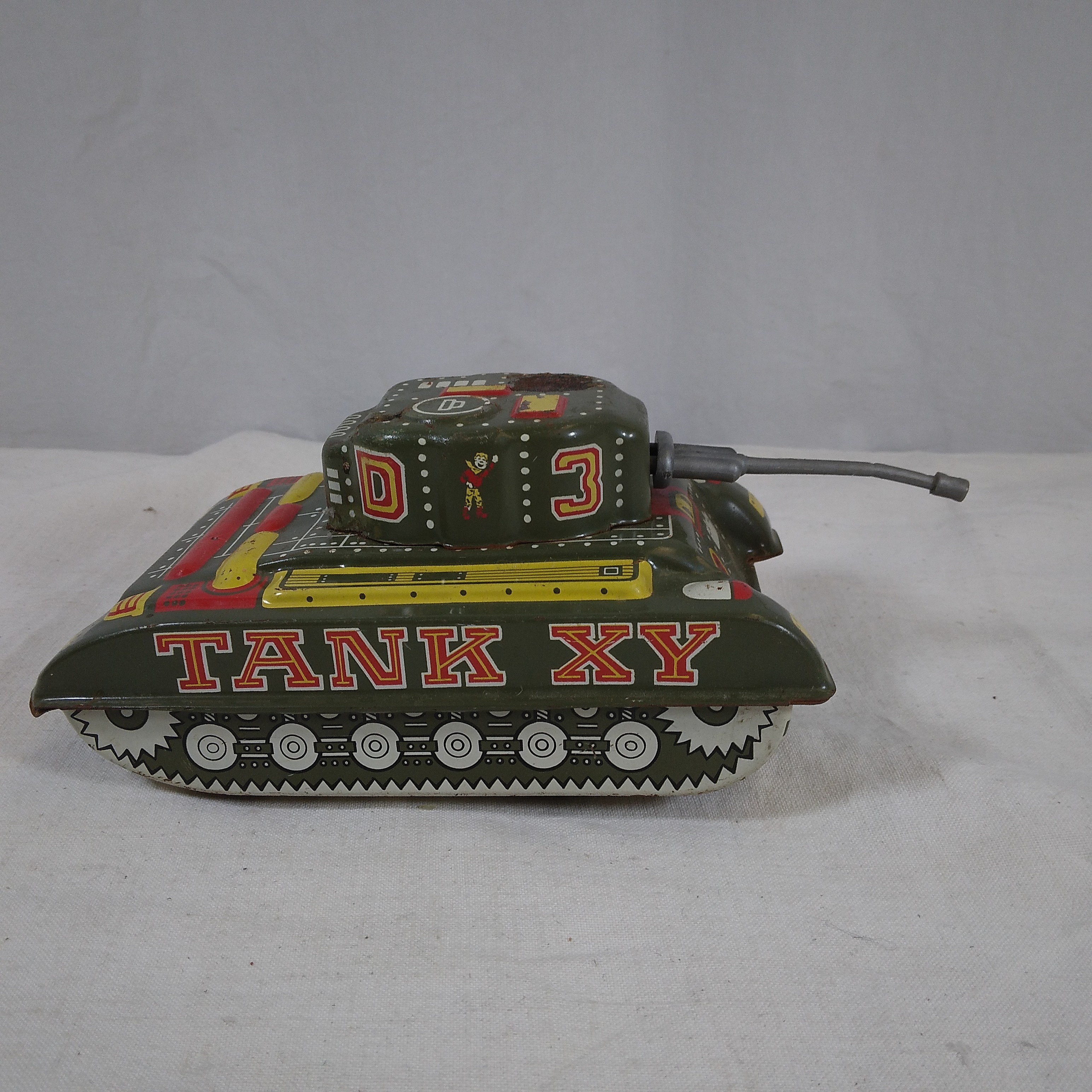 Jouet ancien tank XY FJ en fer Très bon état - Vue 4 - 