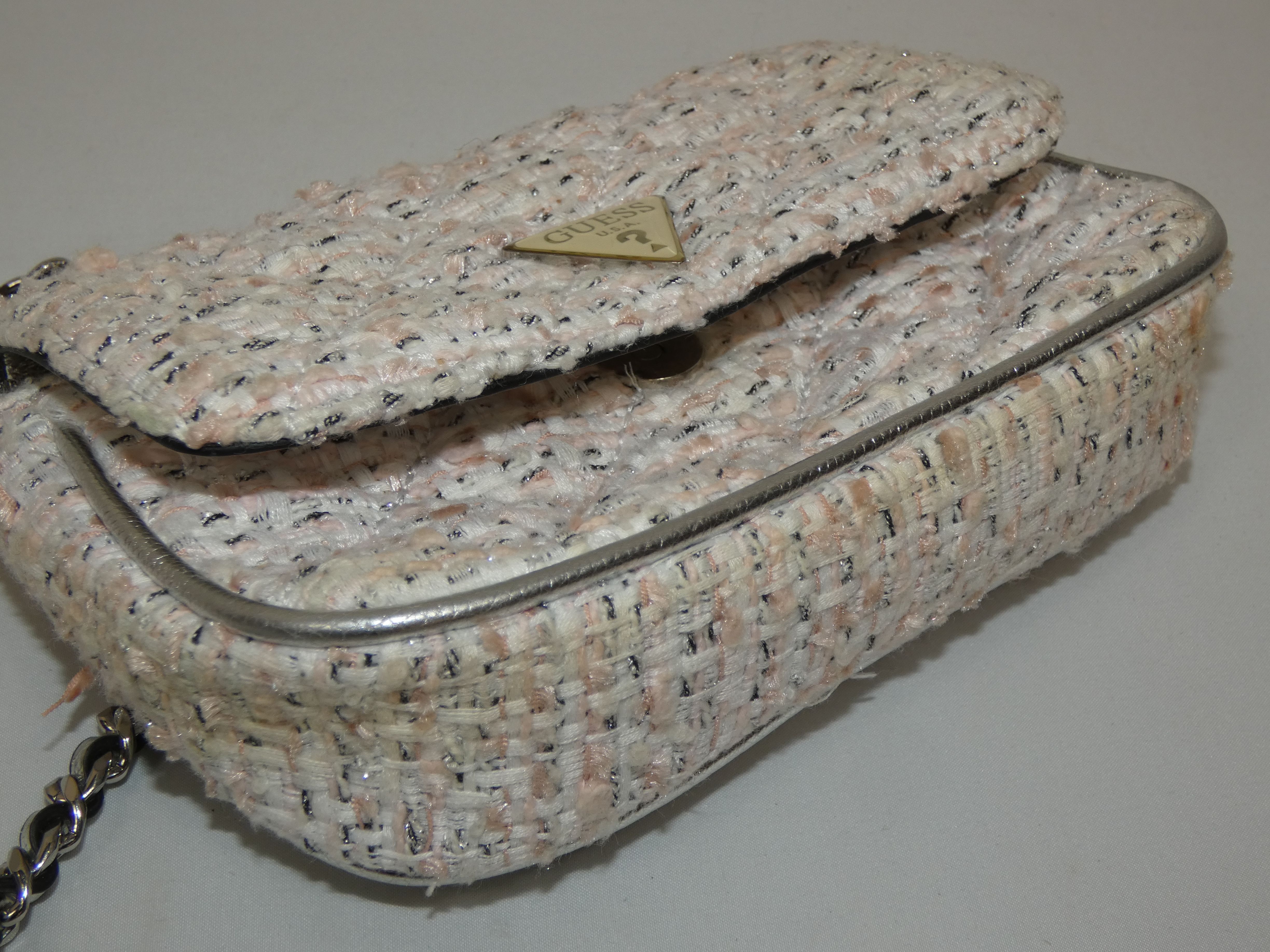 Sac à main porté épaule en tissu GUESS - Photo 2