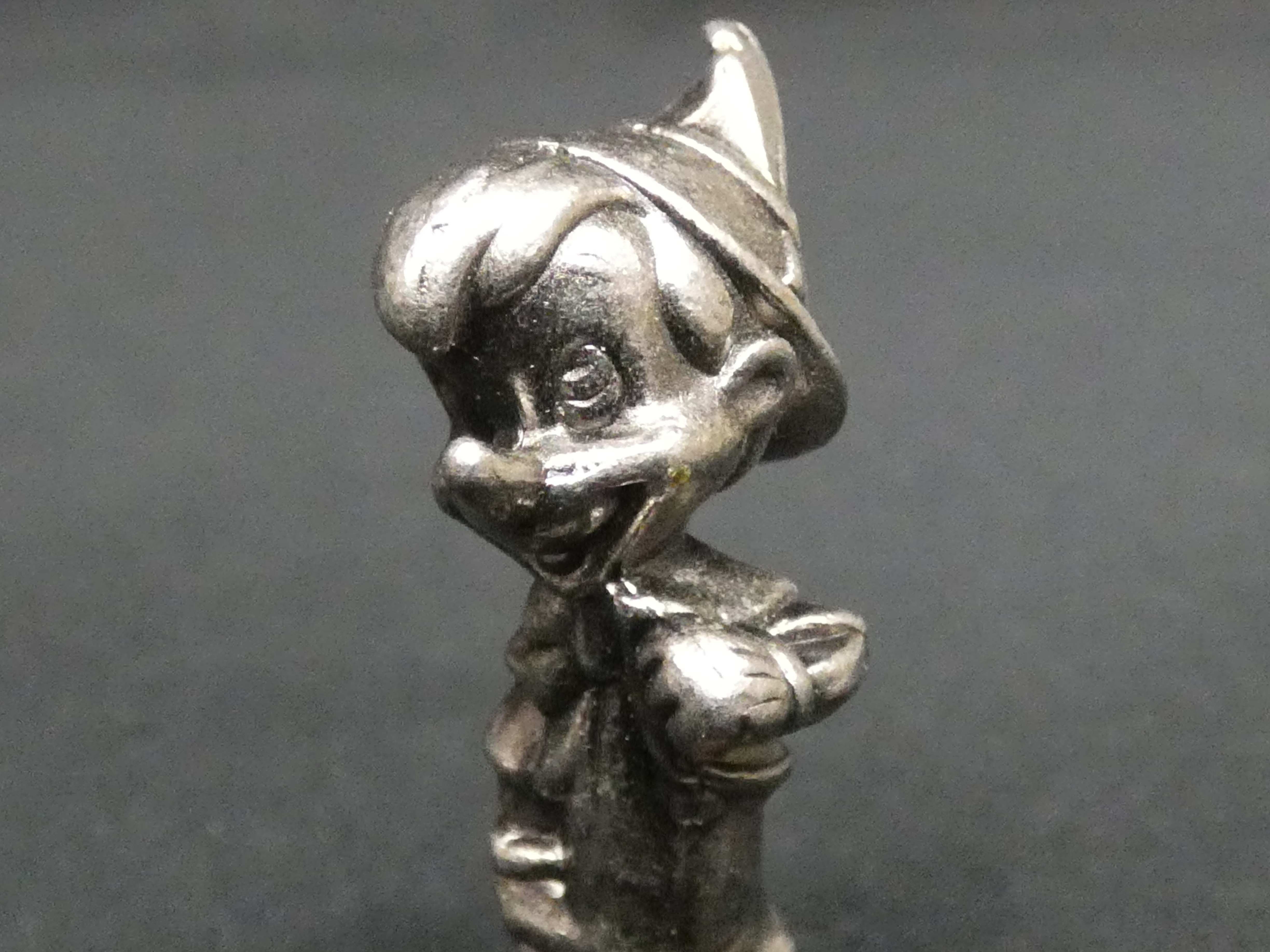 Ensemble de 8 petits personnages Disney en métal - Comme neuf - Photo 3