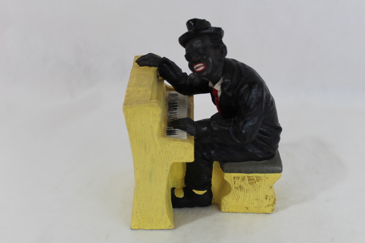 Figurine d'un pianiste afro-américain en résine.  Très bon état -  reconditionné disponible sur Label Emmaüs