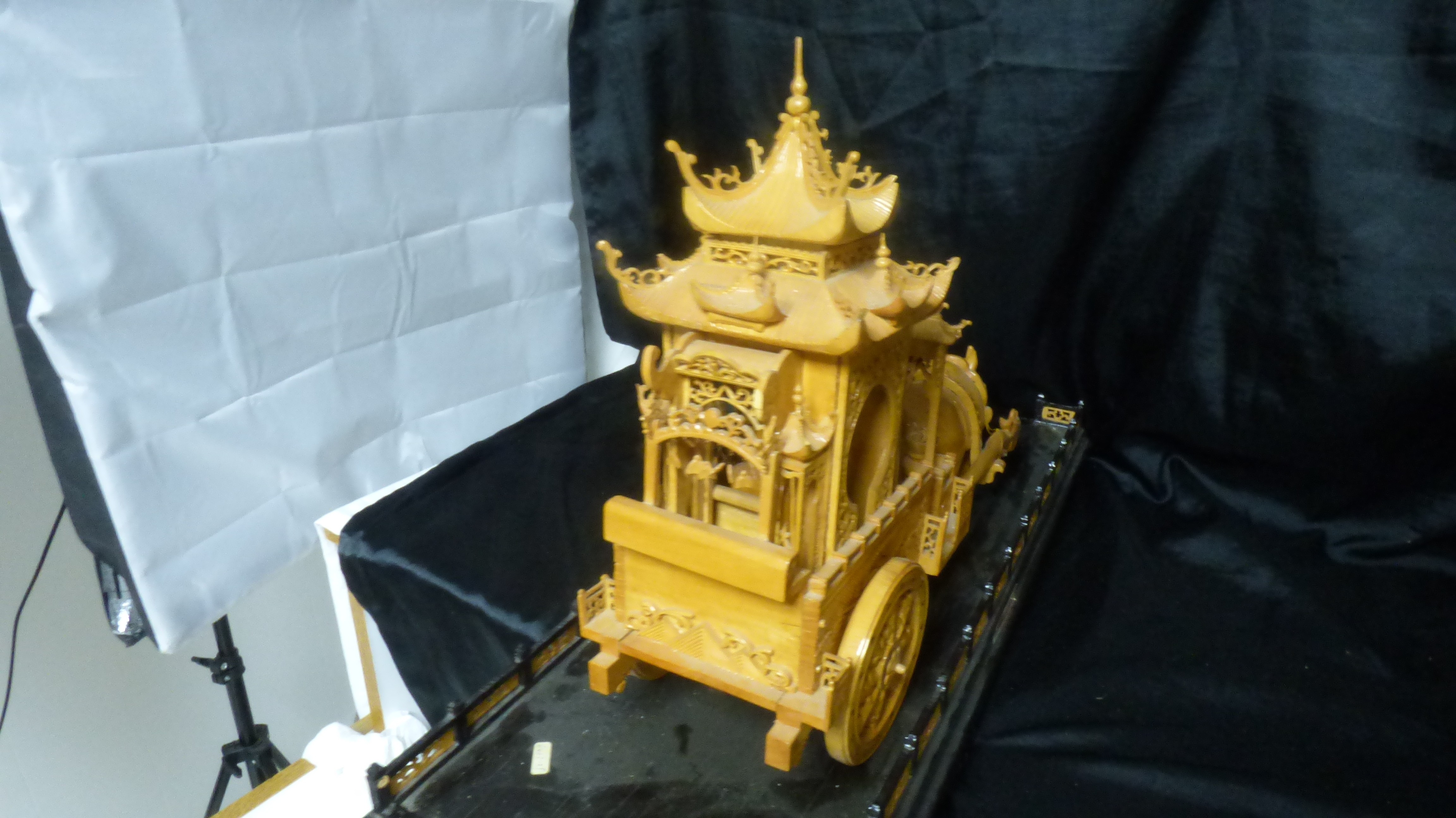Diorama Chinois Rhinocéros tirant une calèche d'empereur - Photo 3