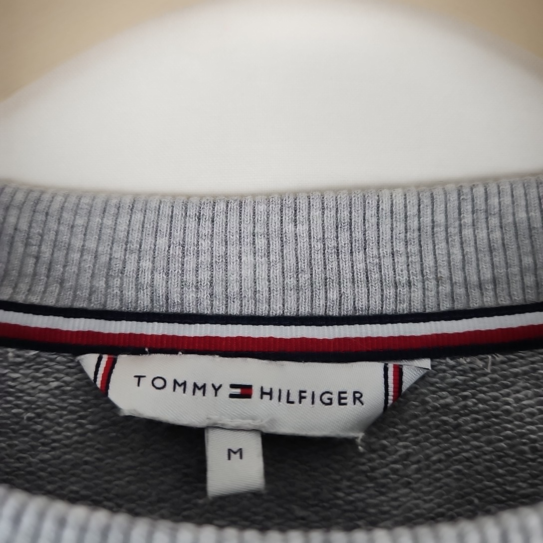 Tommy Hilfiger - Polo gris - Taille M mesures Carrure Poitrine= 52 cm Longueur=56 cm Très bon état - Vue 4 - 