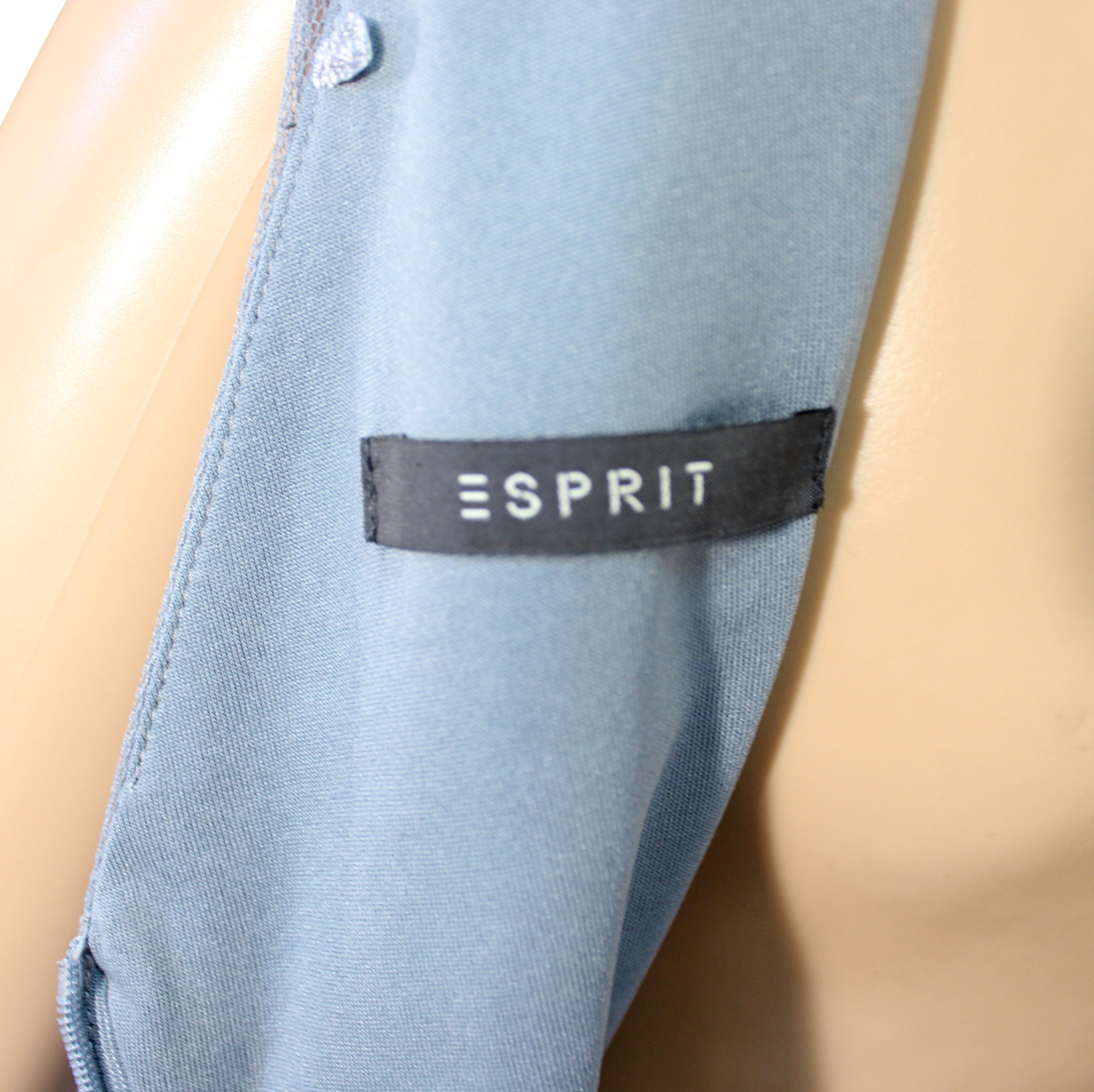 Voir photo 7 de Robe Soirée Grise ESPRIT Taille 38 Robe Soirée Grise ESPRIT Taille 38 Bon état - Vue 7 -