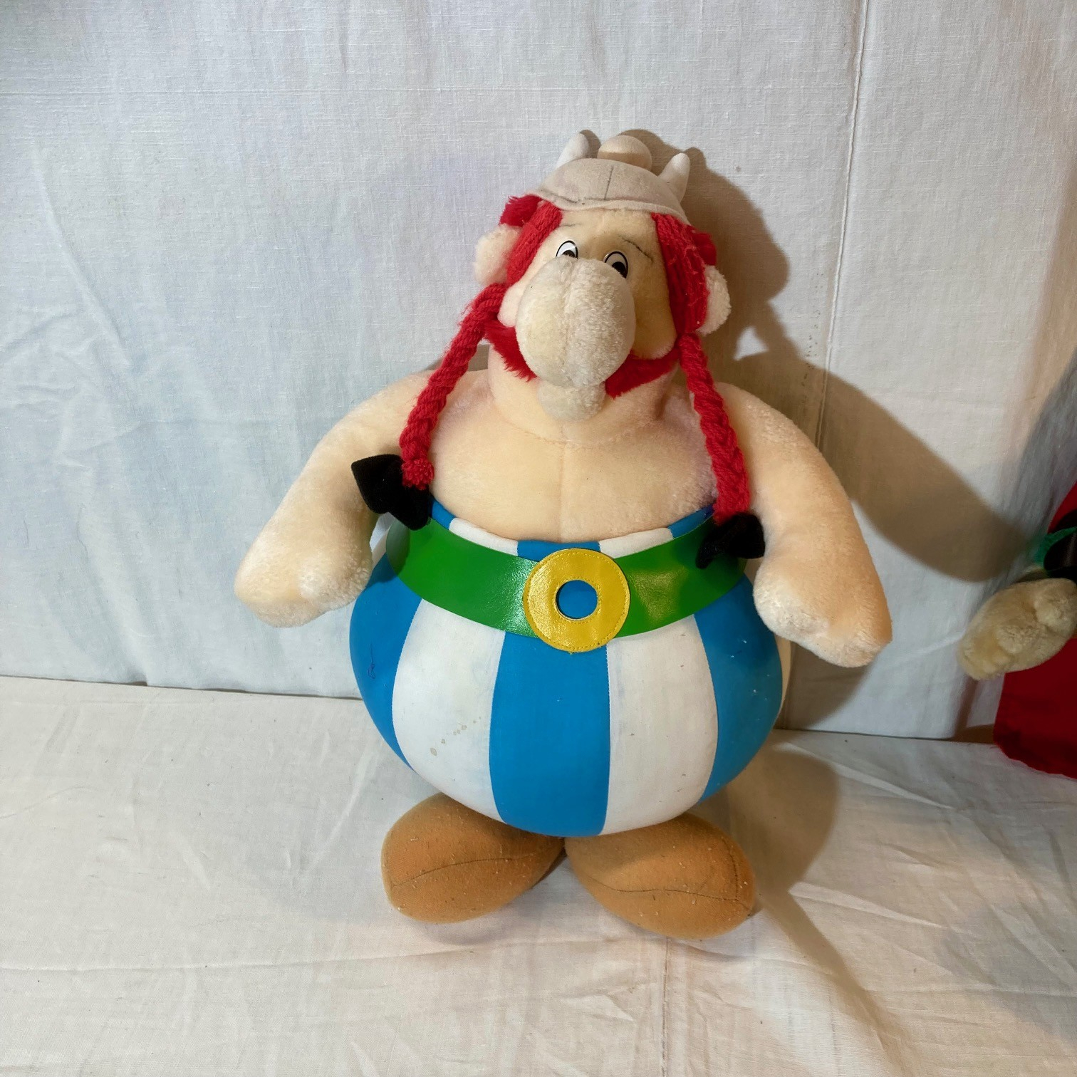 Voir photo 2 de Peluche Obélix + Légionnaire Peluche Obélix + Légionnaire Très bon état - Vue 2 -