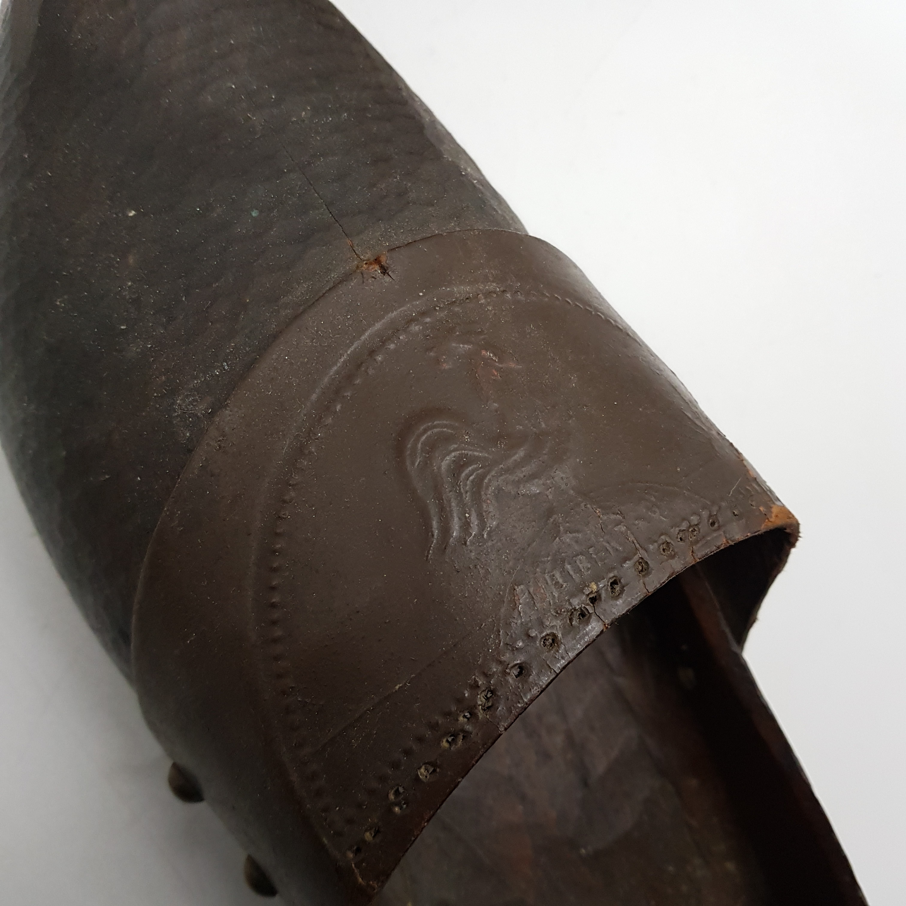 Sabot Ancien, ancienne paire de sabots, sabots en bois et cuir frappé - Bon état - Photo 5