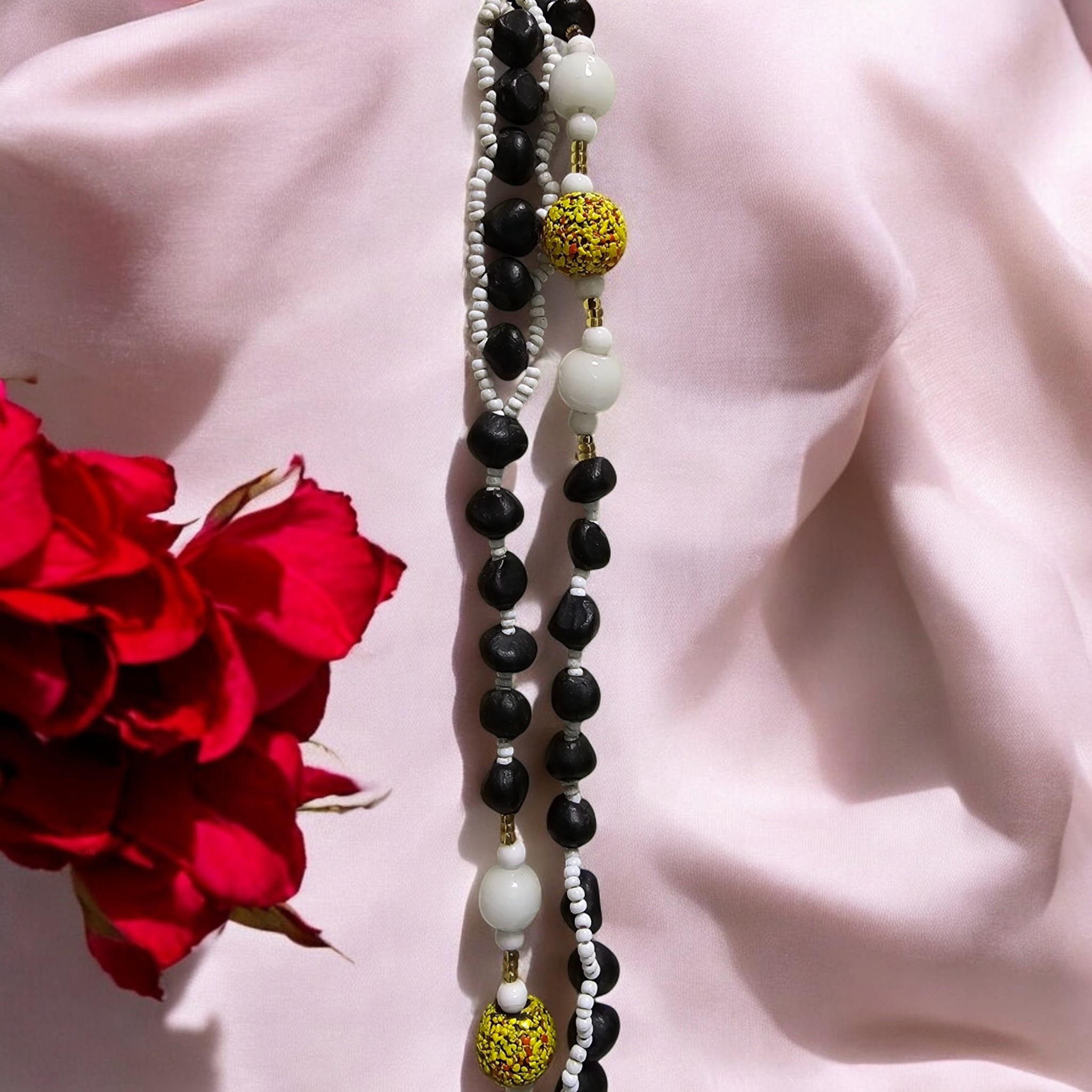 Long Collier perles de verre -noire-multicolores Très bon état - Vue 3 - 