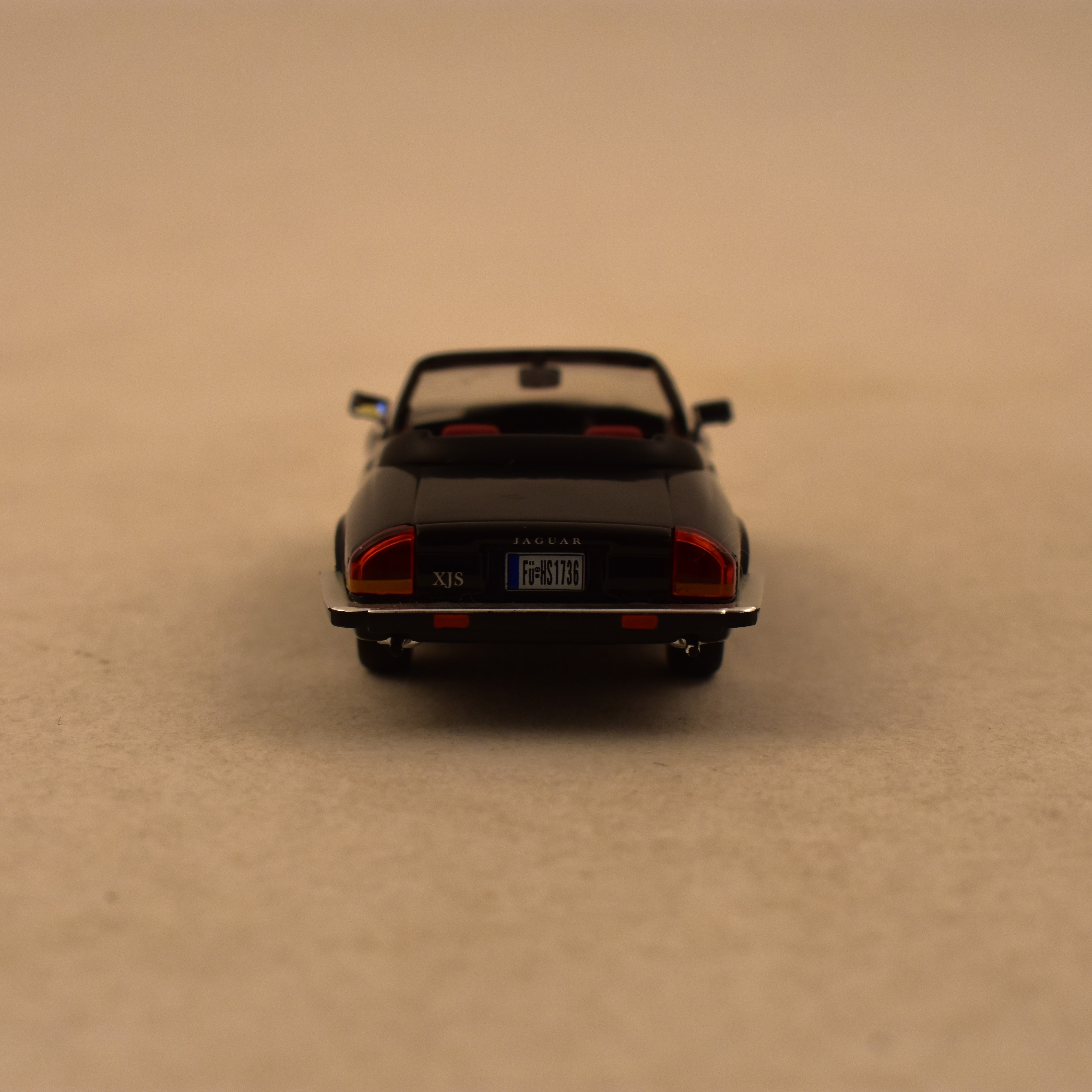 Solido 1/43 180 Jaguar XJS 1990  - Vue 6 - 