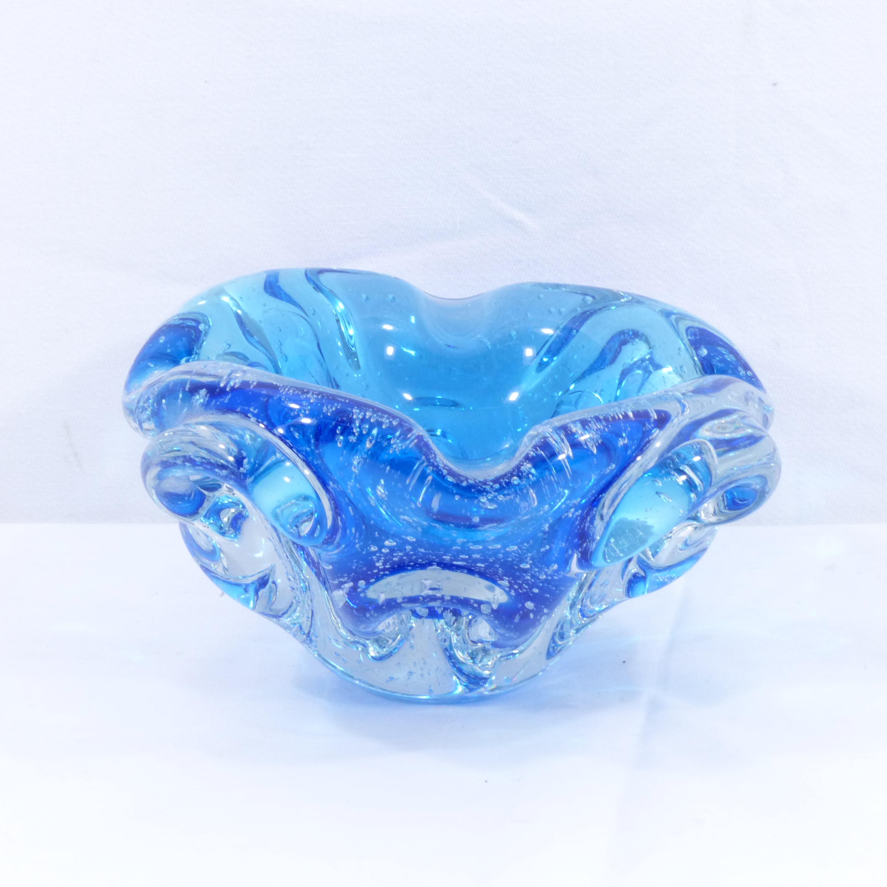 Coupe bullicante / Vide-poches en verre bleu turquoise - Dans le goût de Murano Bon état - Vue 6 - 