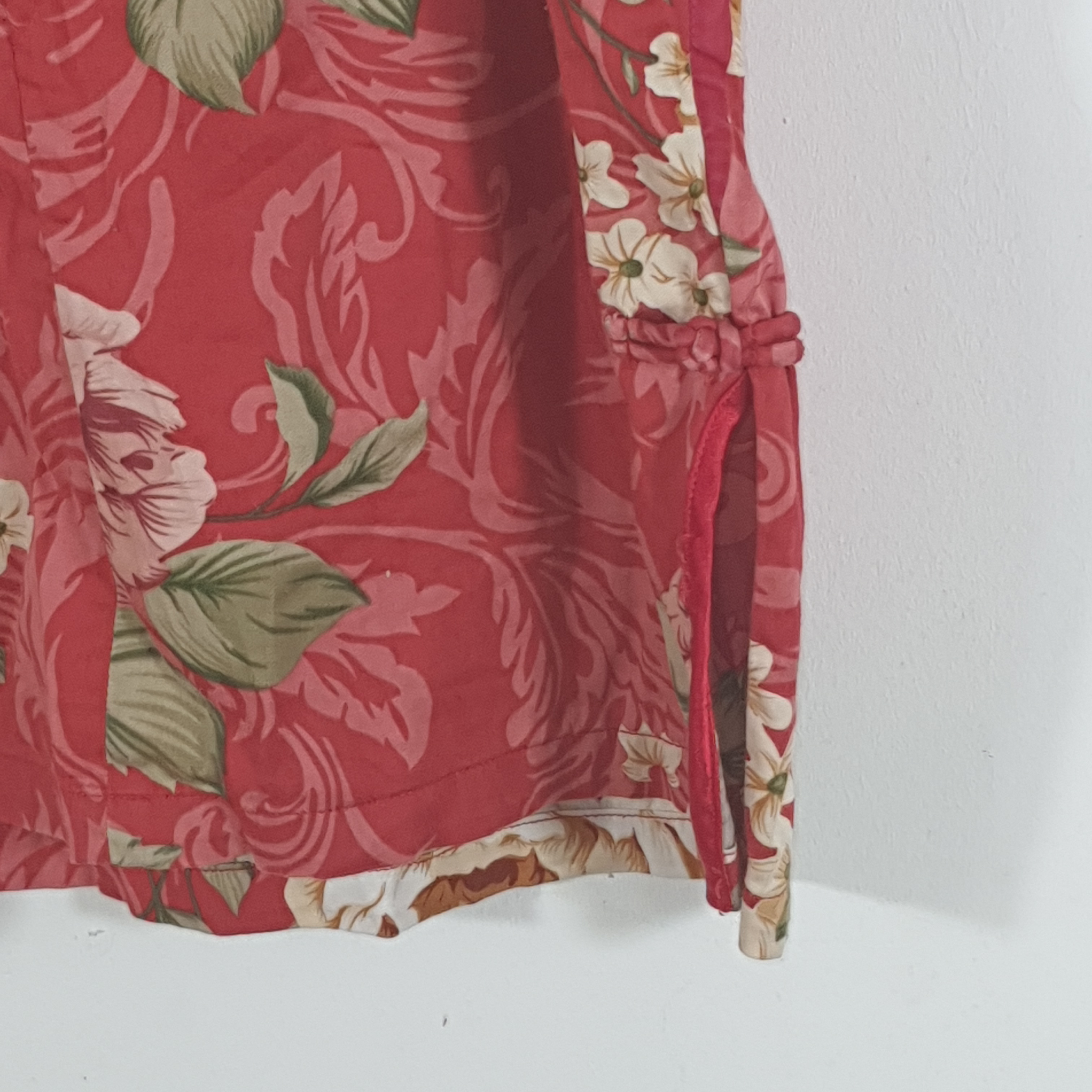 Voir photo 5 de Robe rouge sans manche - Tang Dynasty - 34/36 estimé Robe rouge sans manche - Tang Dynasty - 34/36 estimé État correct - Vue 5 -